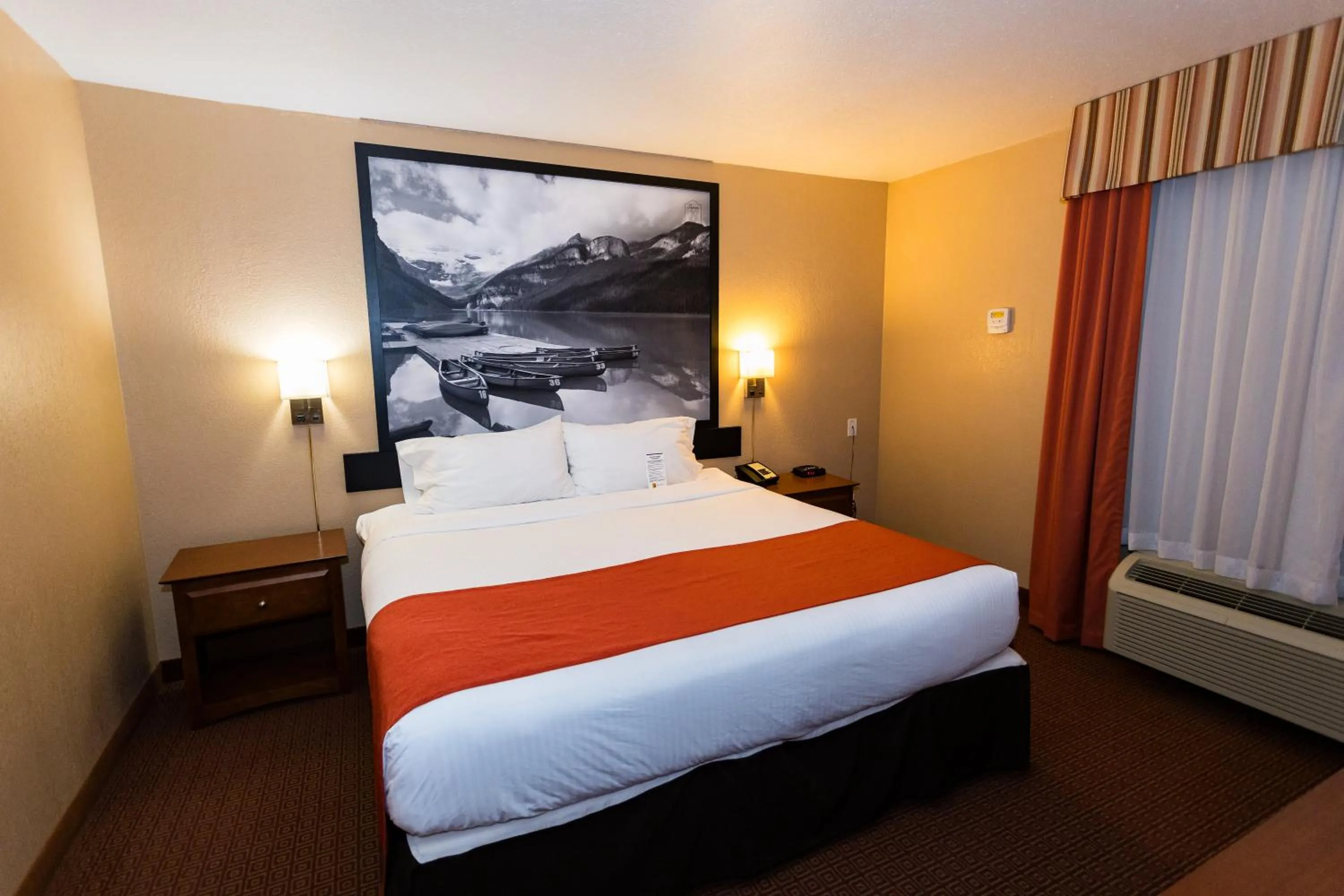 Bed in Super 8 by Wyndham Drayton Valley