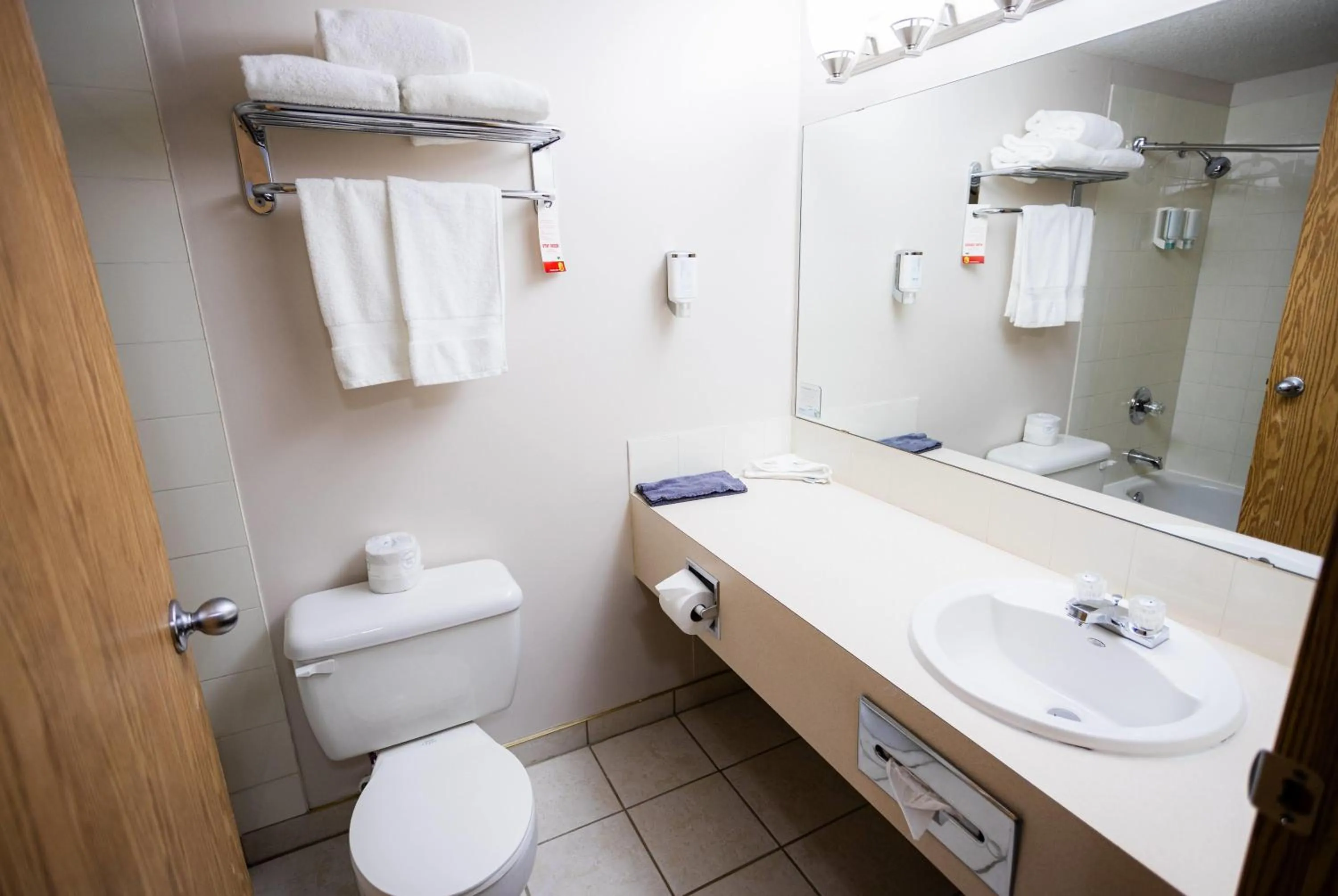 Bathroom in Super 8 by Wyndham Drayton Valley