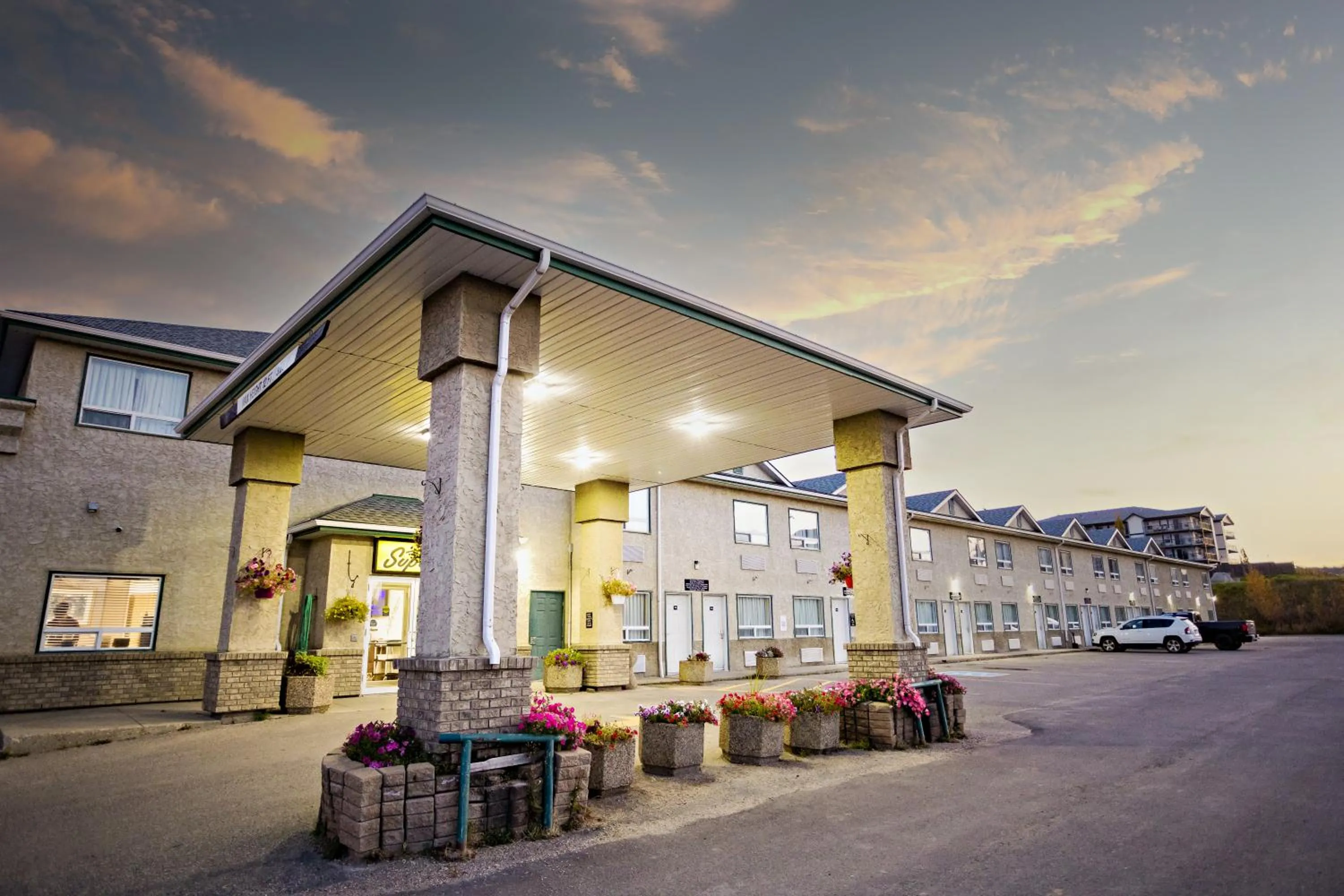 Property building in Super 8 by Wyndham Drayton Valley