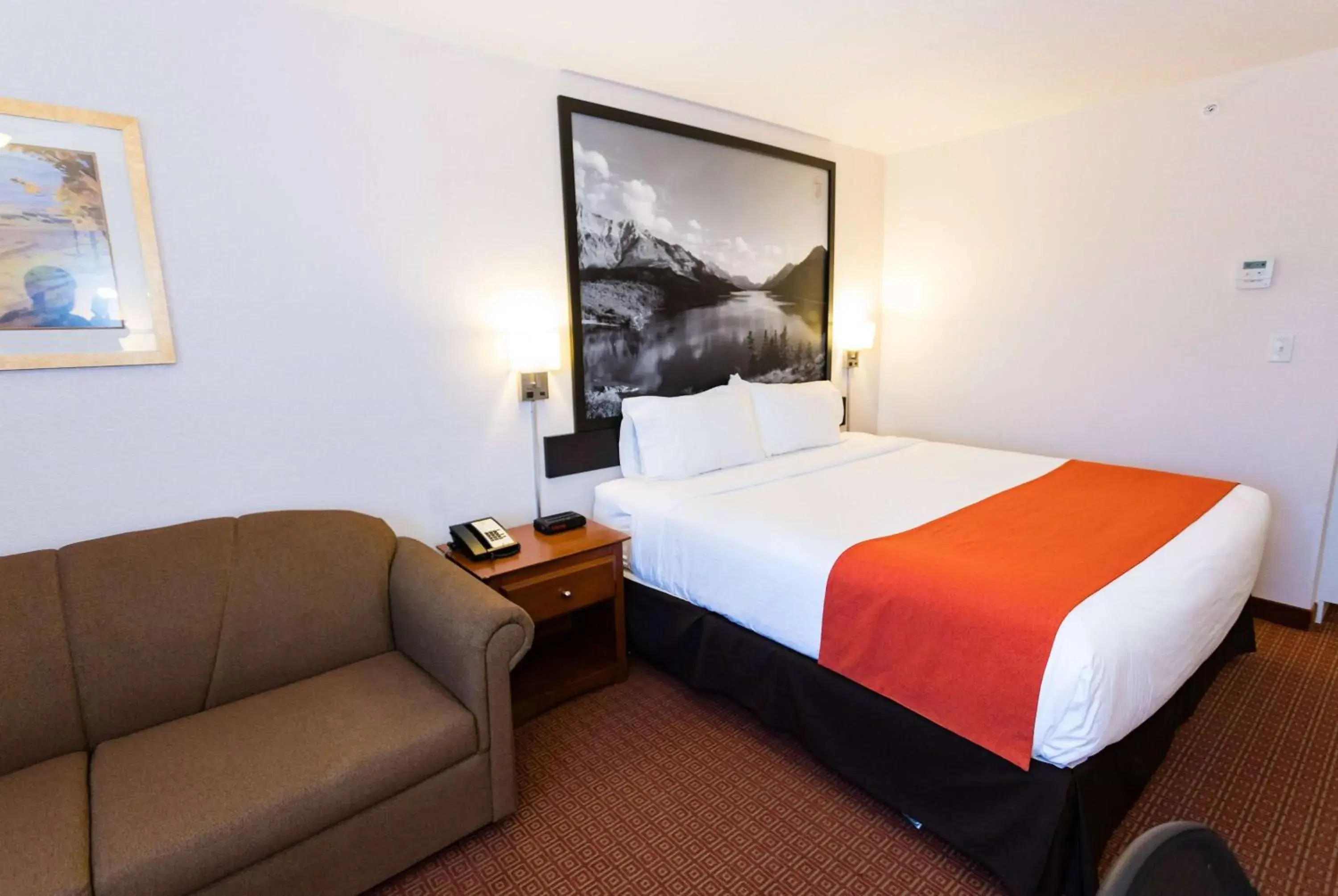 Queen Room with Sofa Bed - Non-Smoking in Super 8 by Wyndham Drayton Valley Queen Room with Sofa Bed - Non-Smoking in Super 8 by Wyndham Drayton Valley