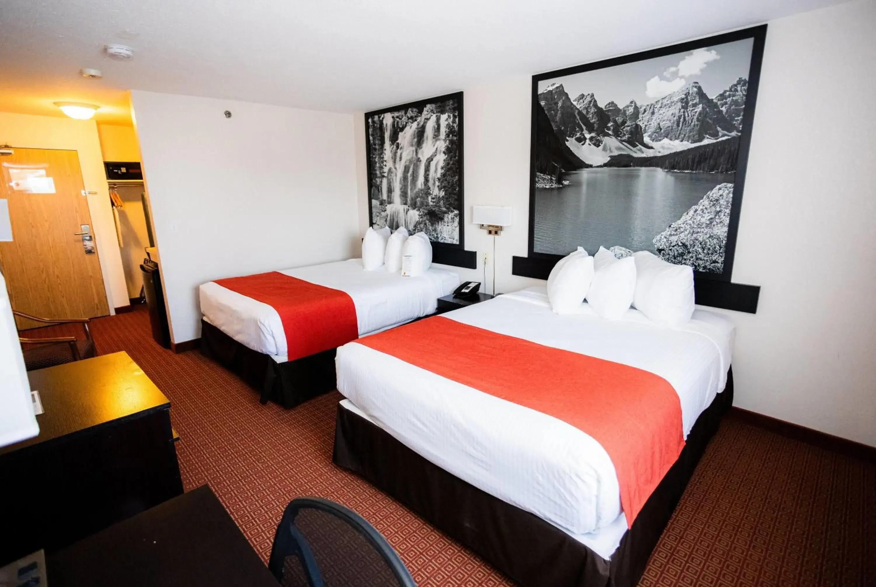 Queen Room with Two Queen Beds - Non-Smoking in Super 8 by Wyndham Drayton Valley Queen Room with Two Queen Beds - Non-Smoking in Super 8 by Wyndham Drayton Valley