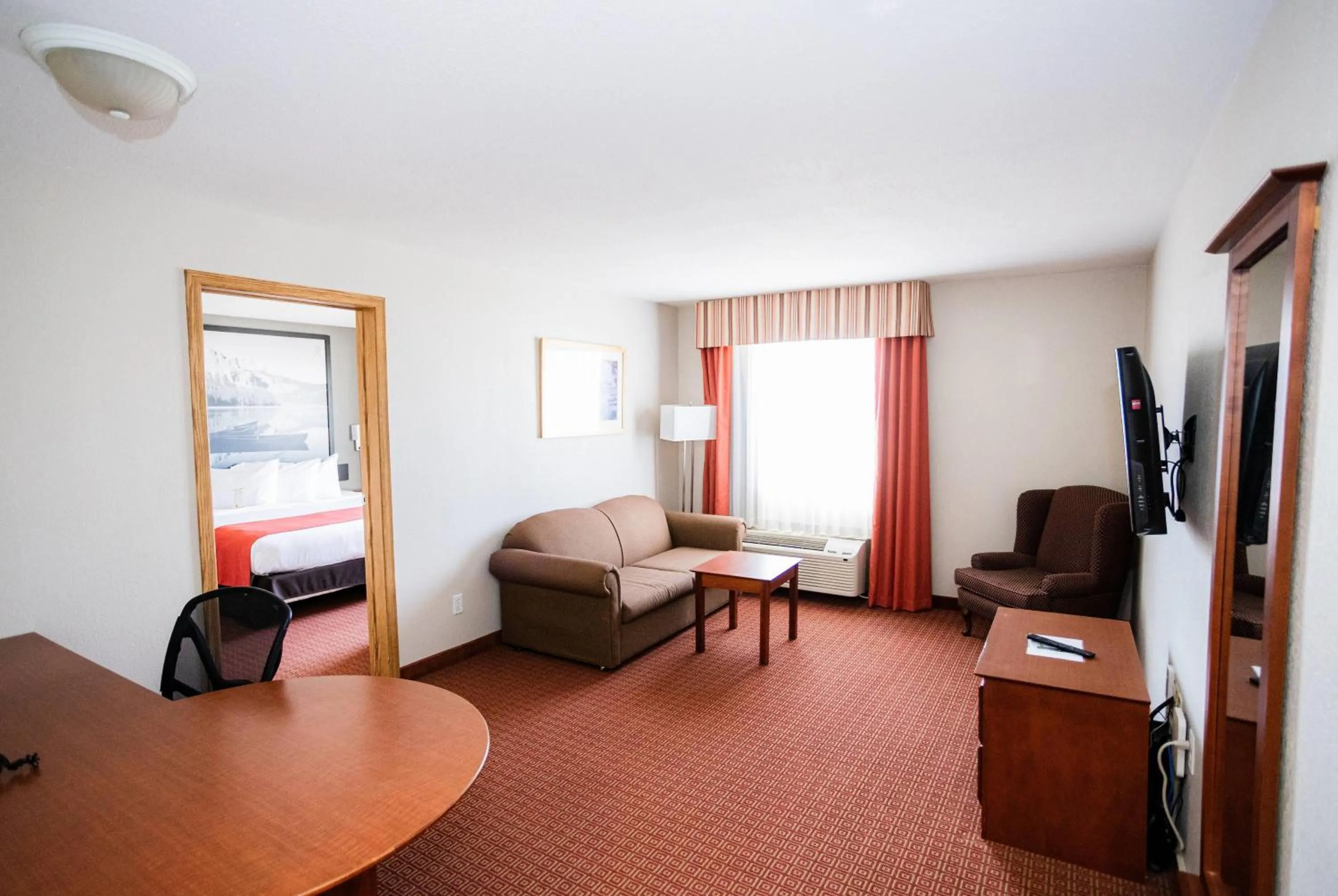 Photo of the whole room in Super 8 by Wyndham Drayton Valley