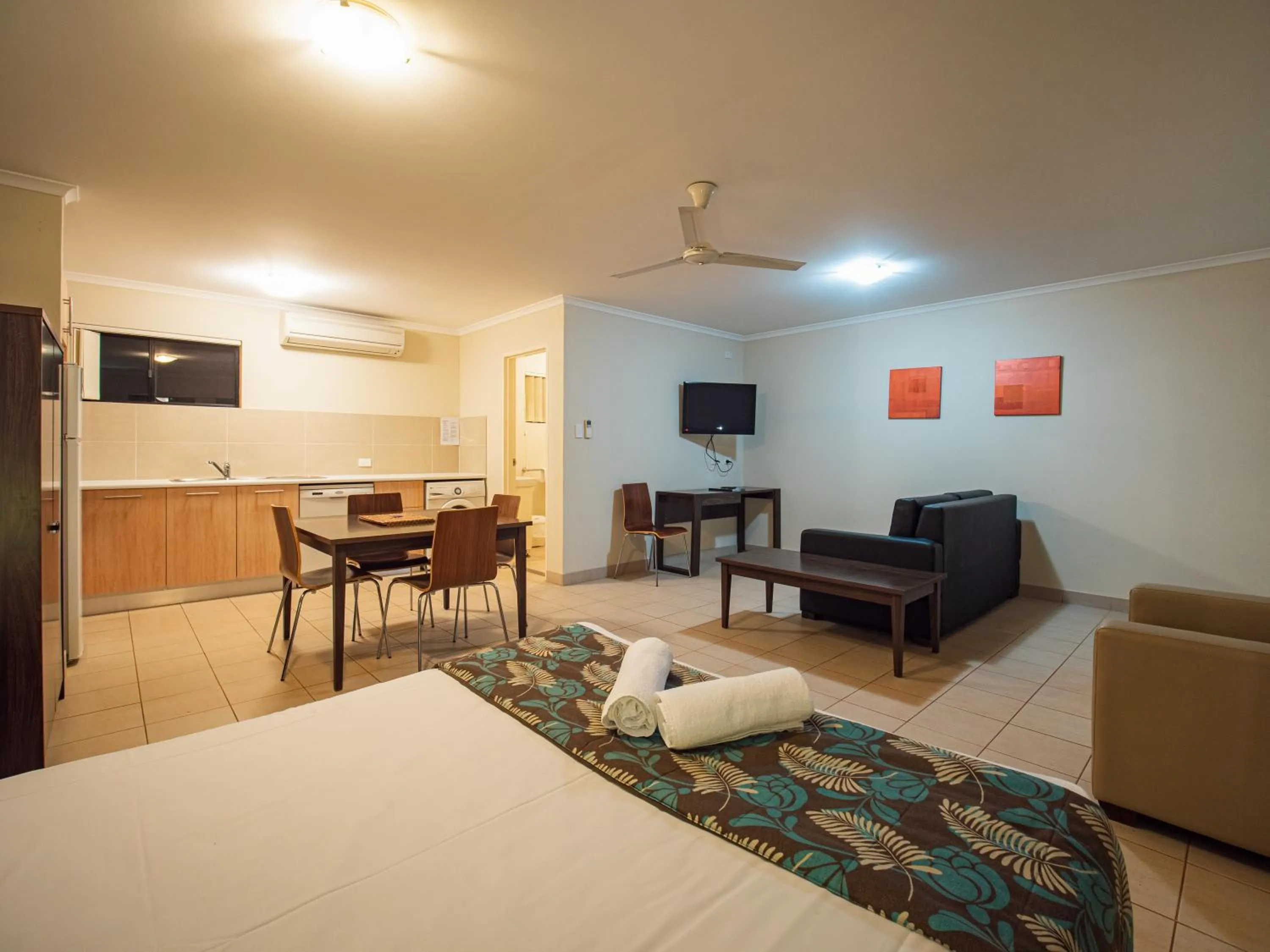 Bed in Seminara Apartments Coochiemudlo Island