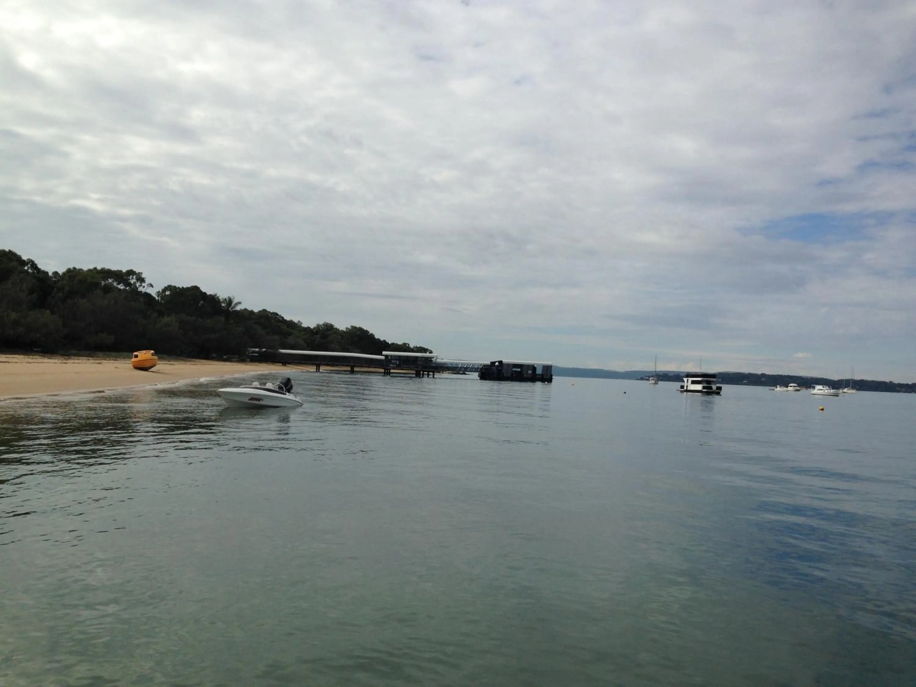 Beach in Seminara Apartments Coochiemudlo Island