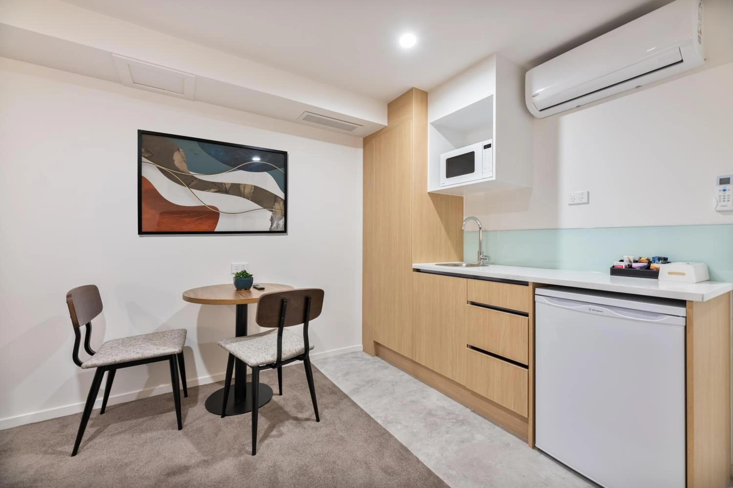 Kitchen or kitchenette in Best Western Newmarket Inn & Suites