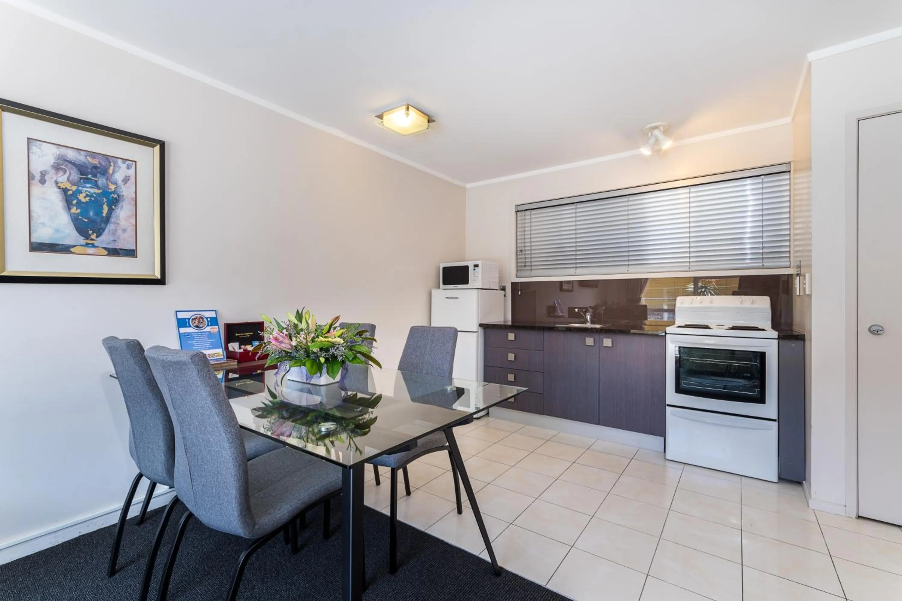 Kitchen or kitchenette in Best Western Newmarket Inn & Suites