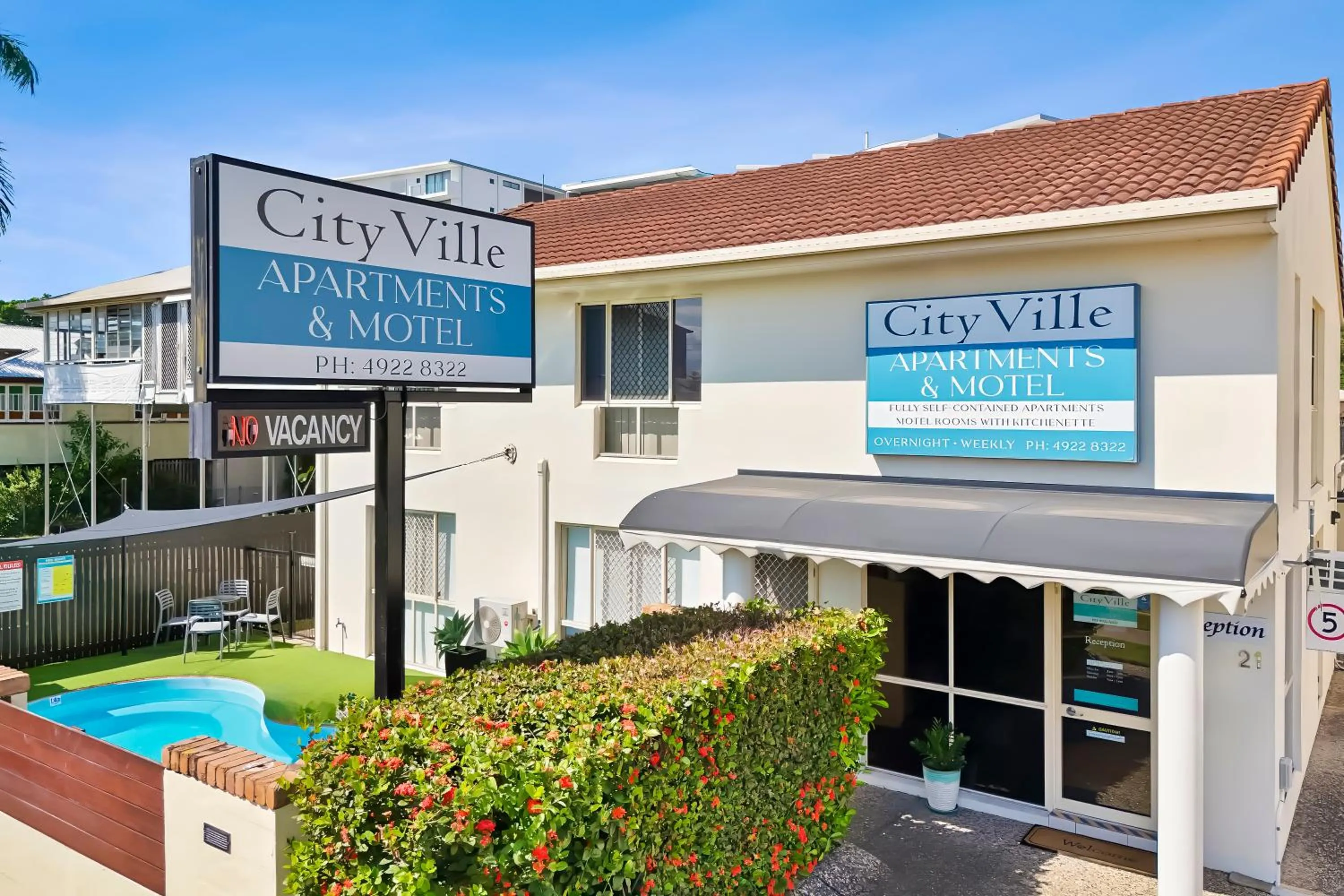 Facade/entrance in Cityville Apartments & Motel