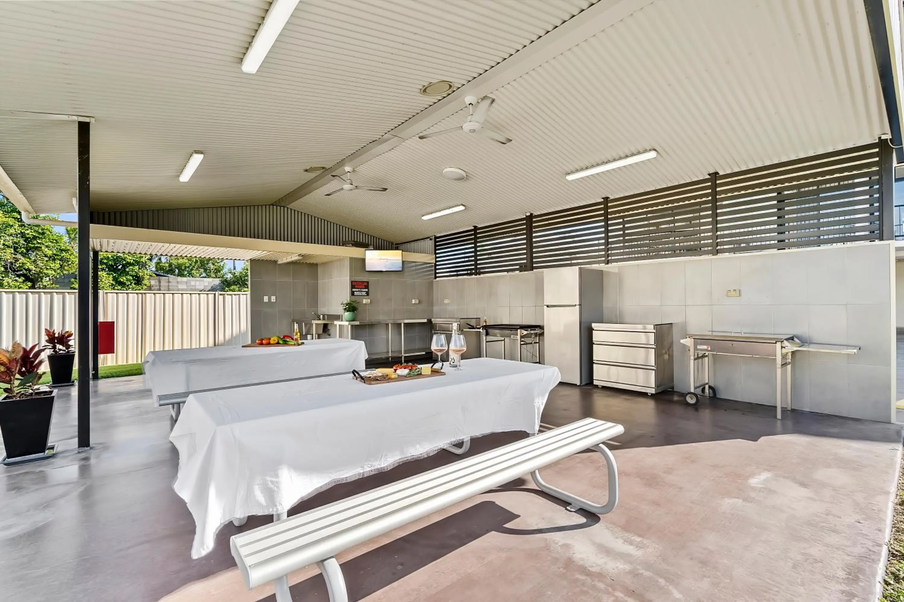 BBQ facilities in Cityville Apartments & Motel