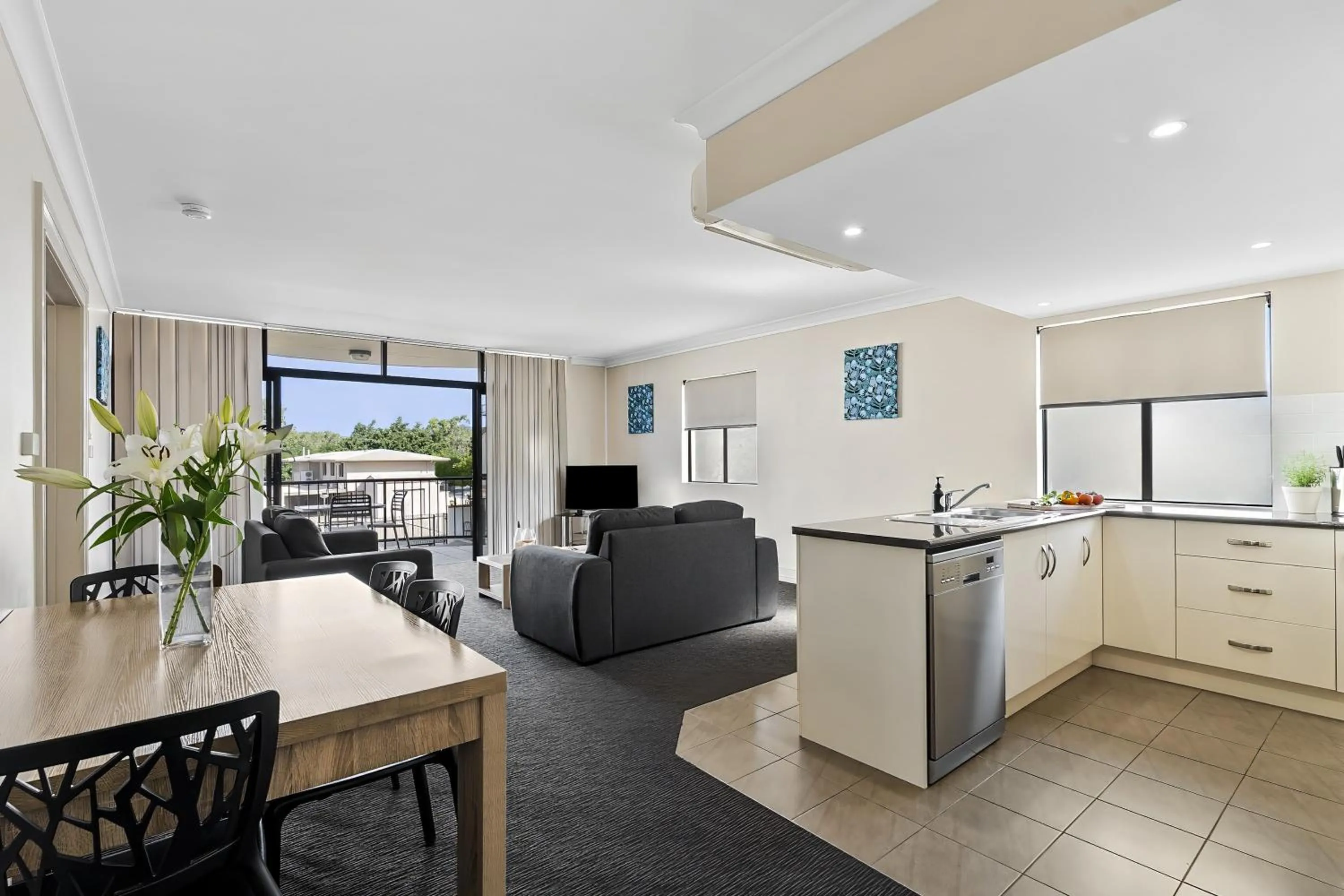 Dining area in Cityville Apartments & Motel