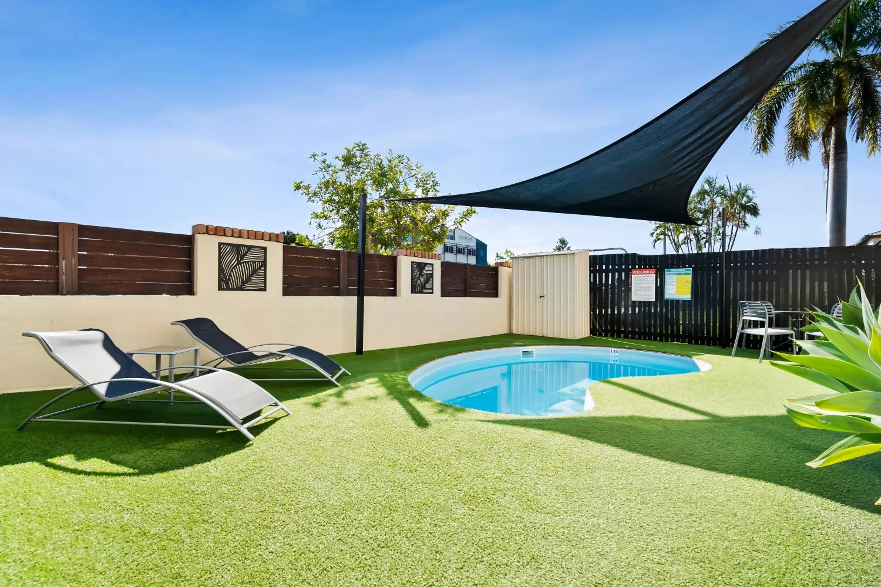 Swimming pool in Cityville Apartments & Motel