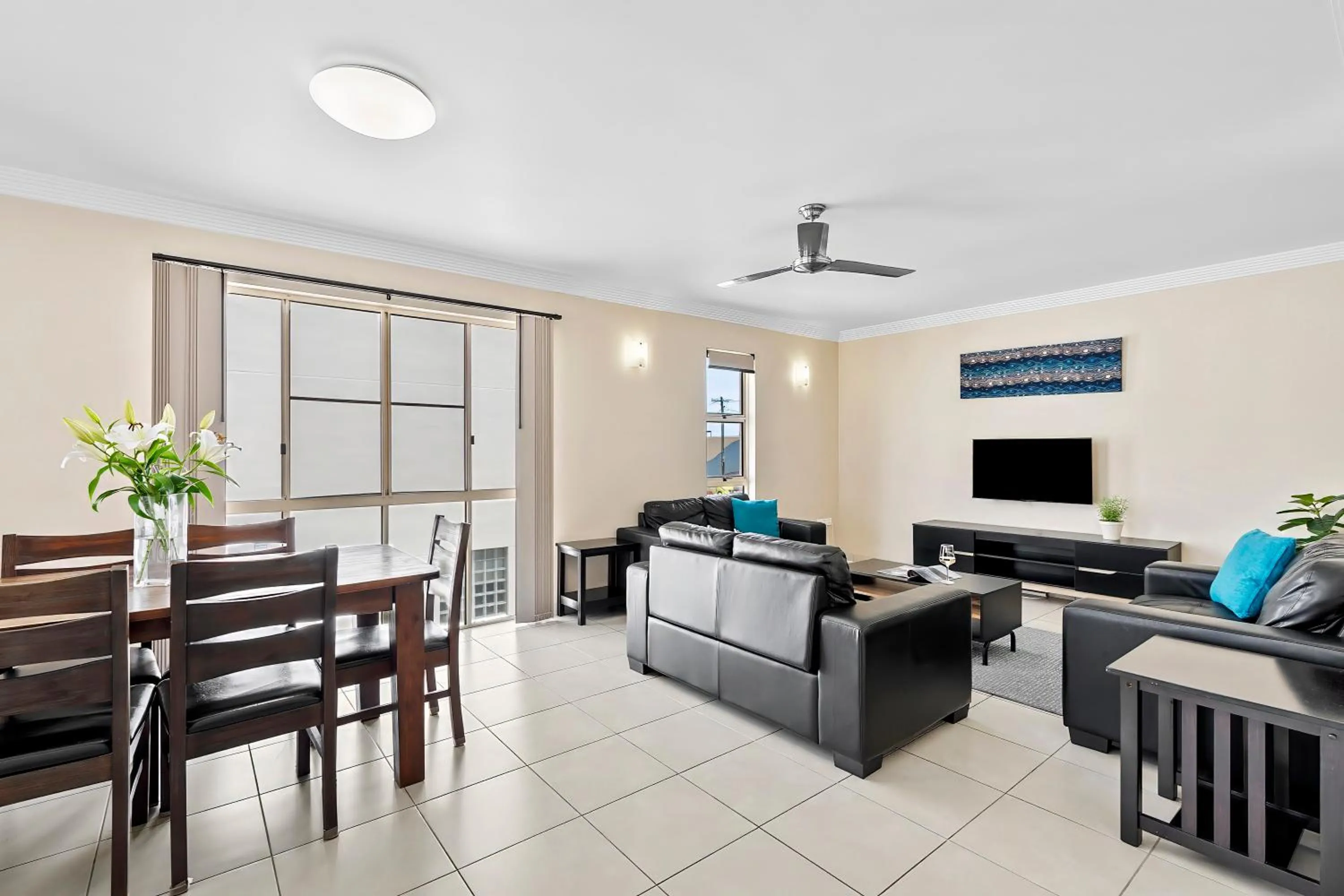 TV and multimedia in Cityville Apartments & Motel