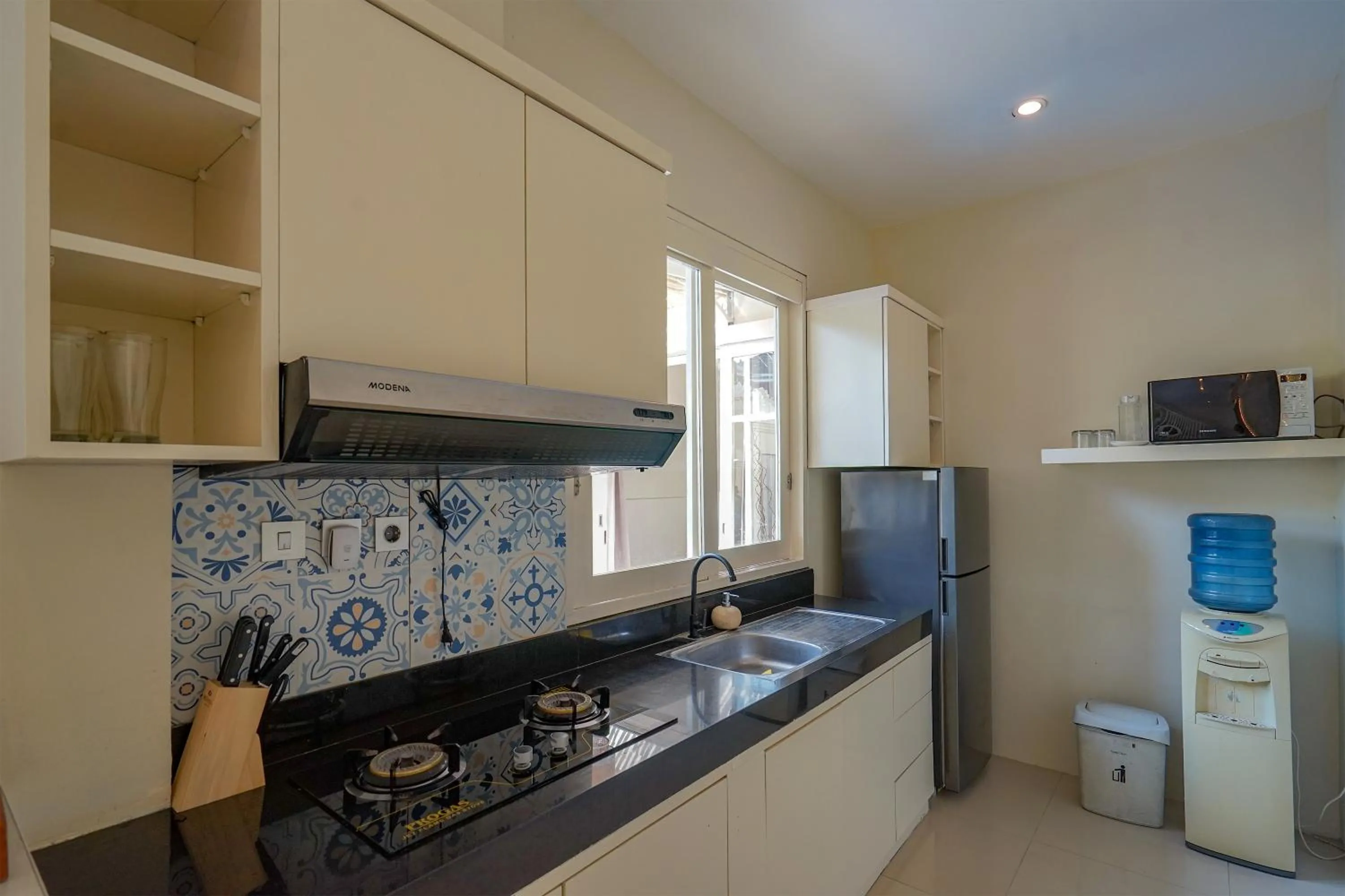 Kitchen or kitchenette in Awila Villas Kuta by The Wina Resorts