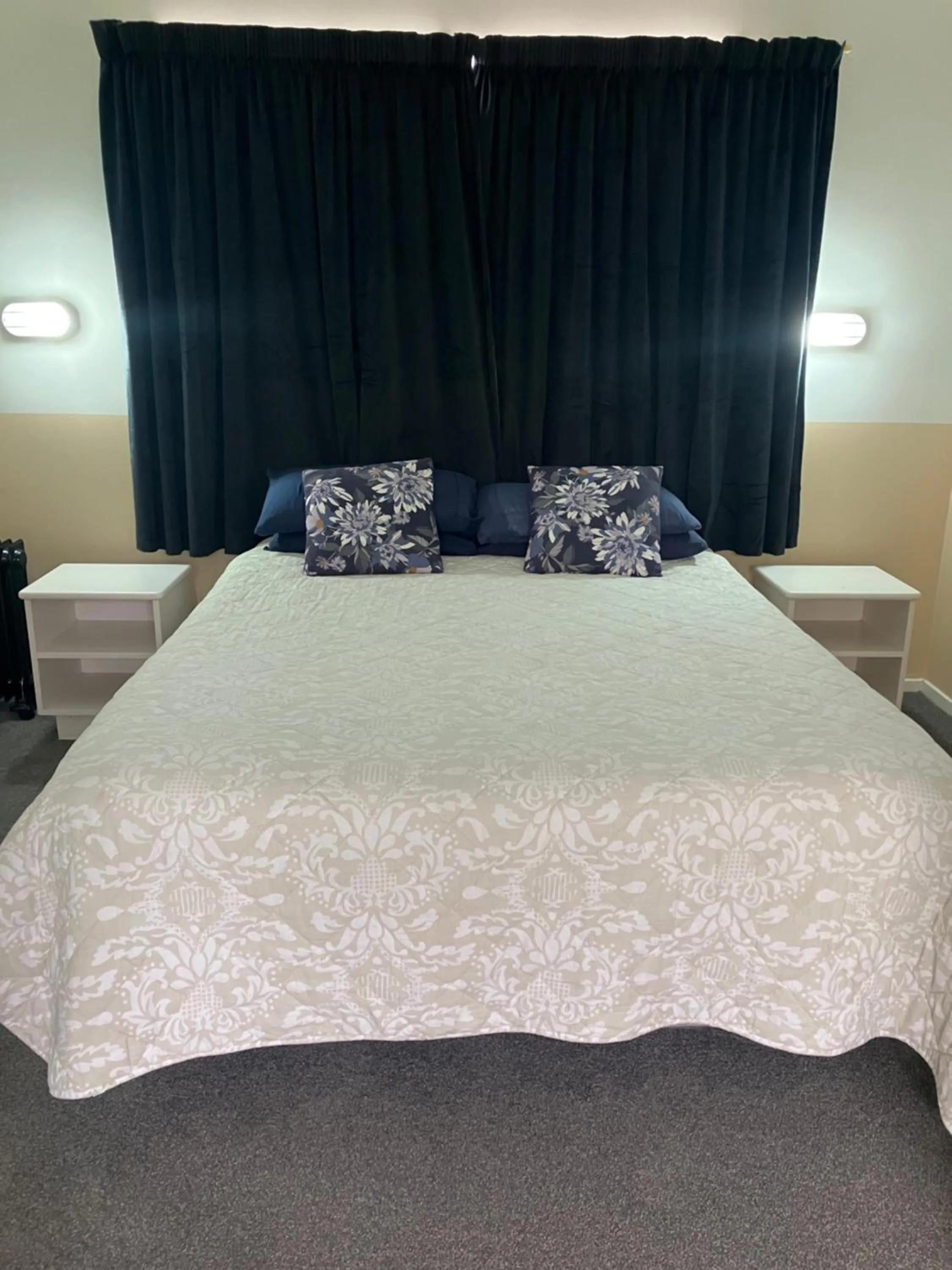 Bed in Tripinn Airconditioned Motels & Affordable Accommodation