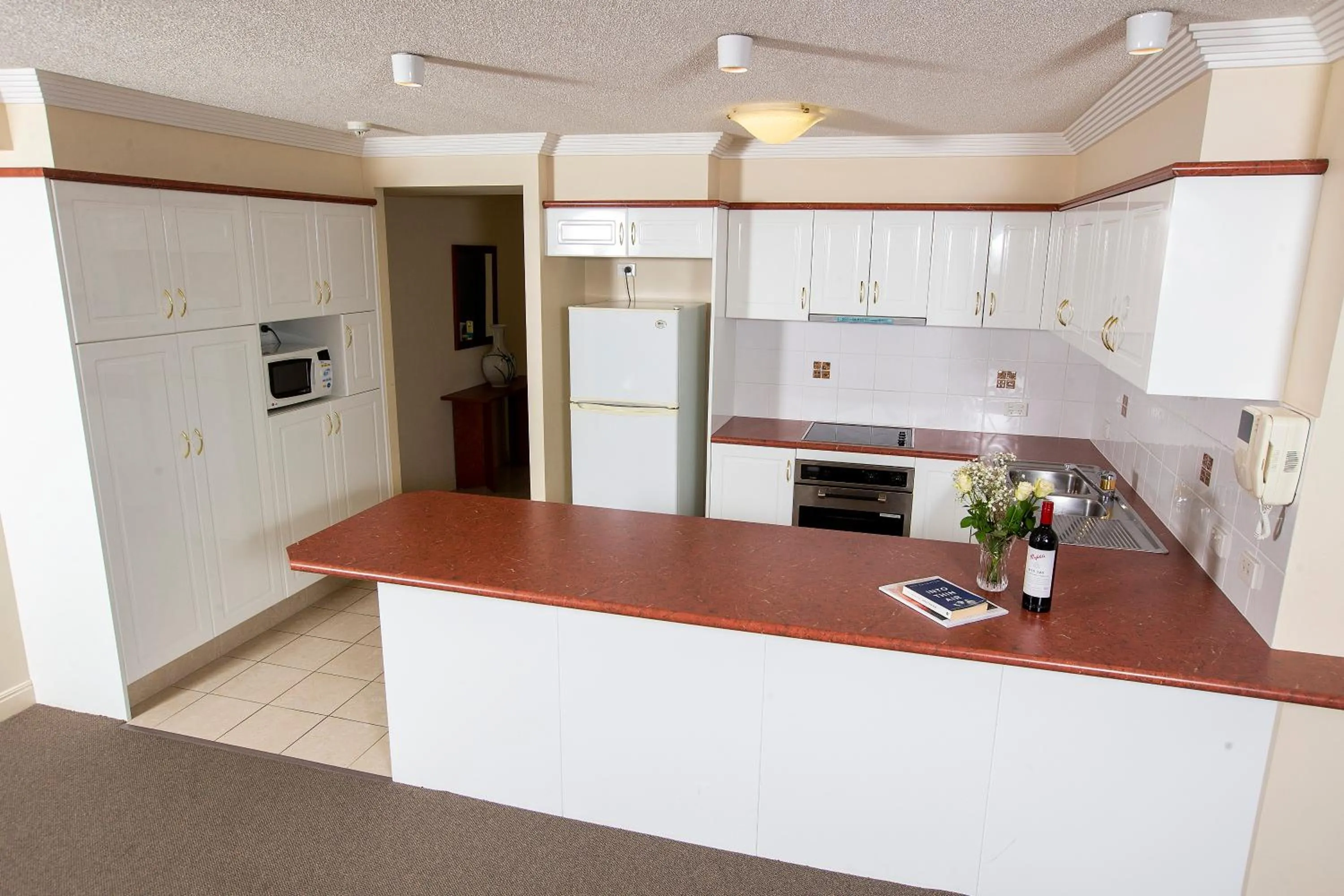 kitchen in Springwood Tower Apartment Hotel