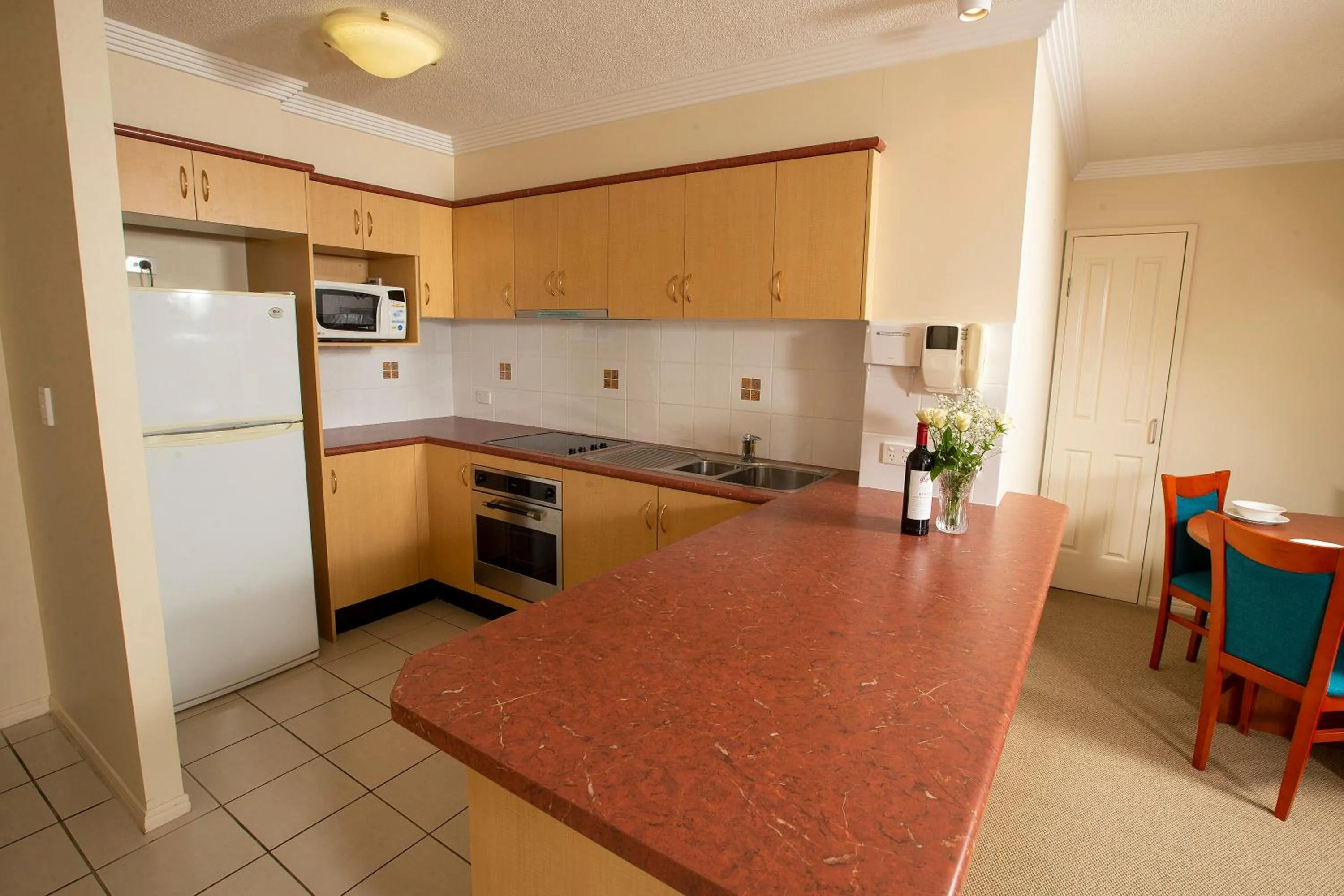 kitchen in Springwood Tower Apartment Hotel