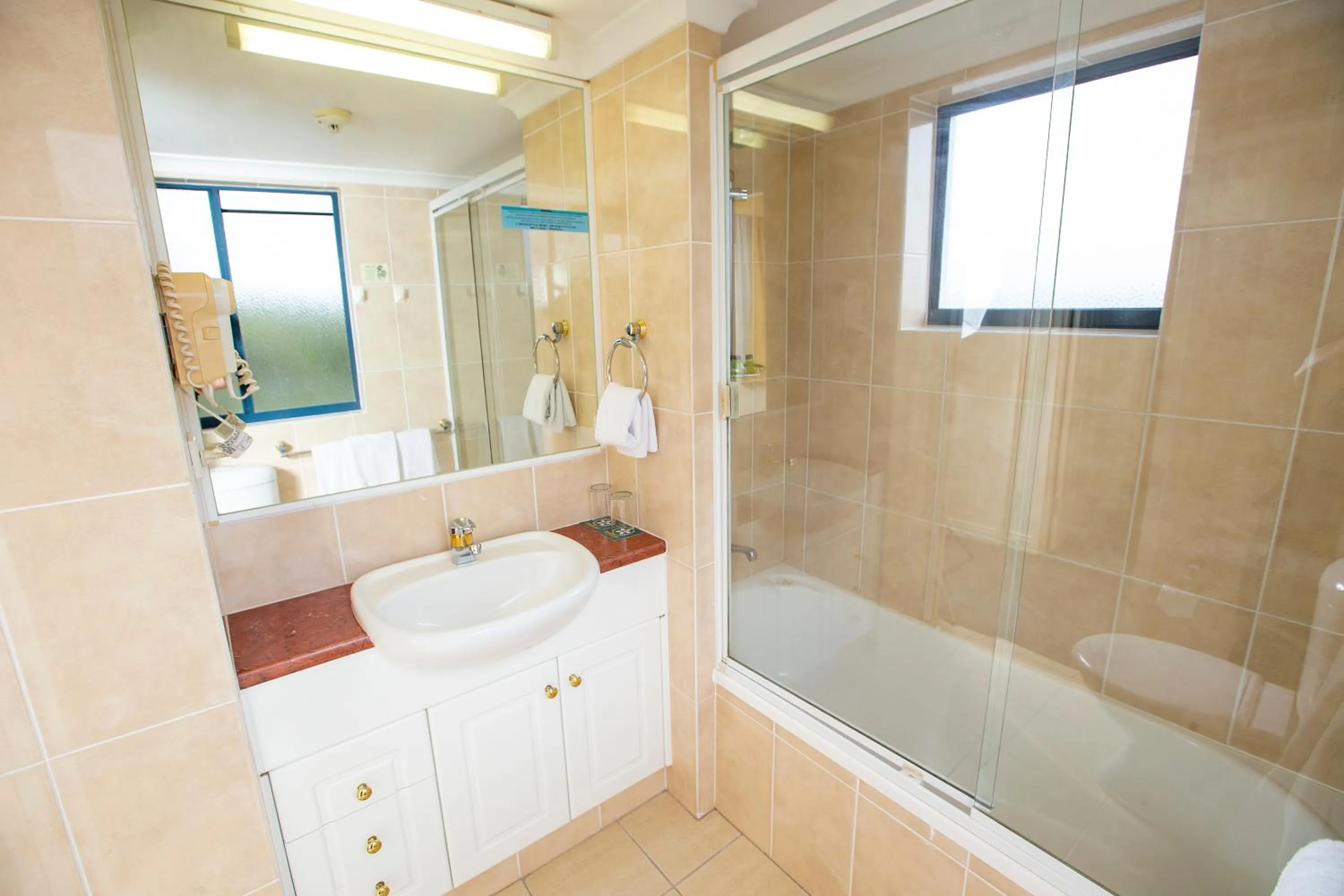 Shower in Springwood Tower Apartment Hotel