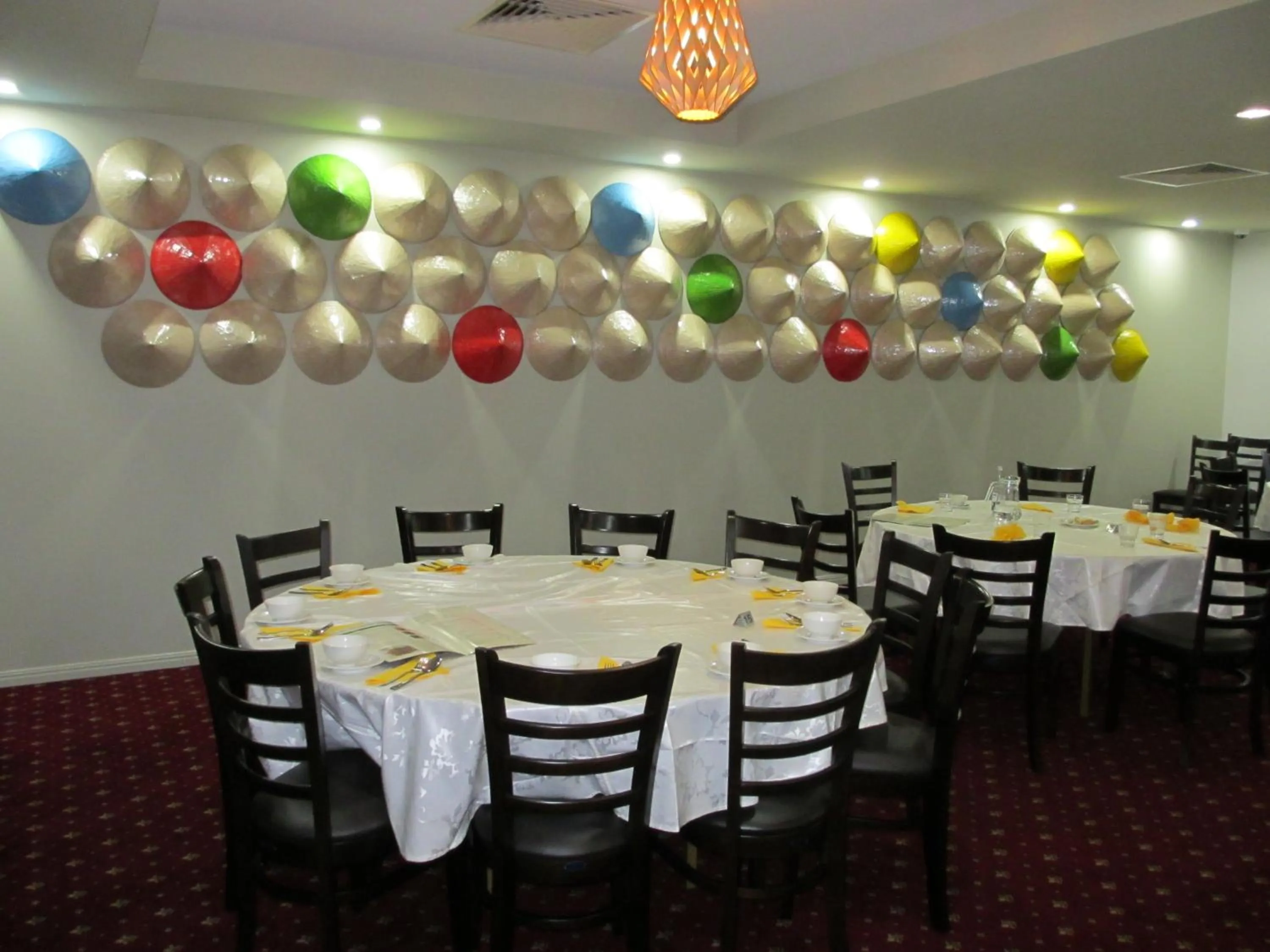 Restaurant/places to eat in Springwood Tower Apartment Hotel