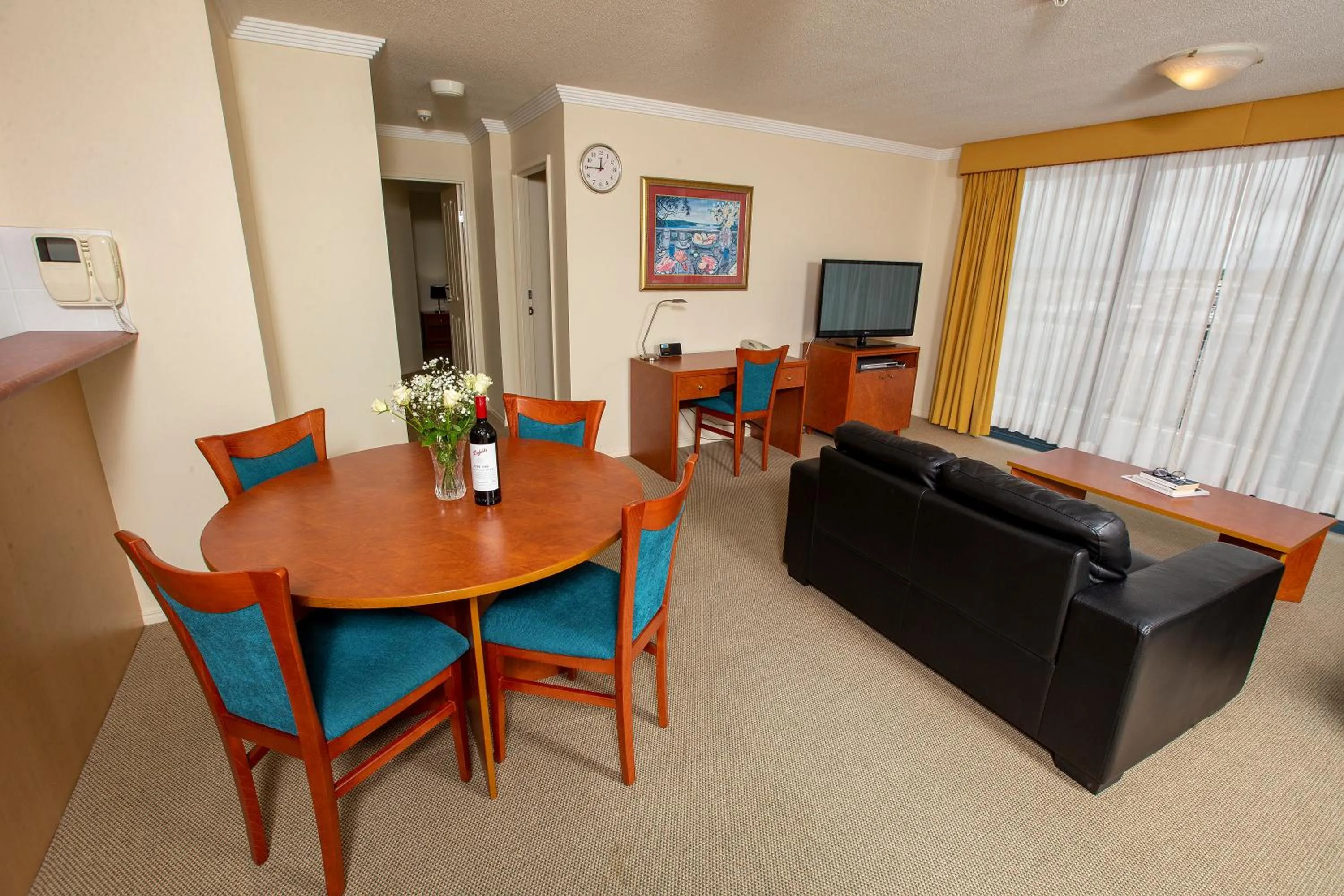 Dining area in Springwood Tower Apartment Hotel