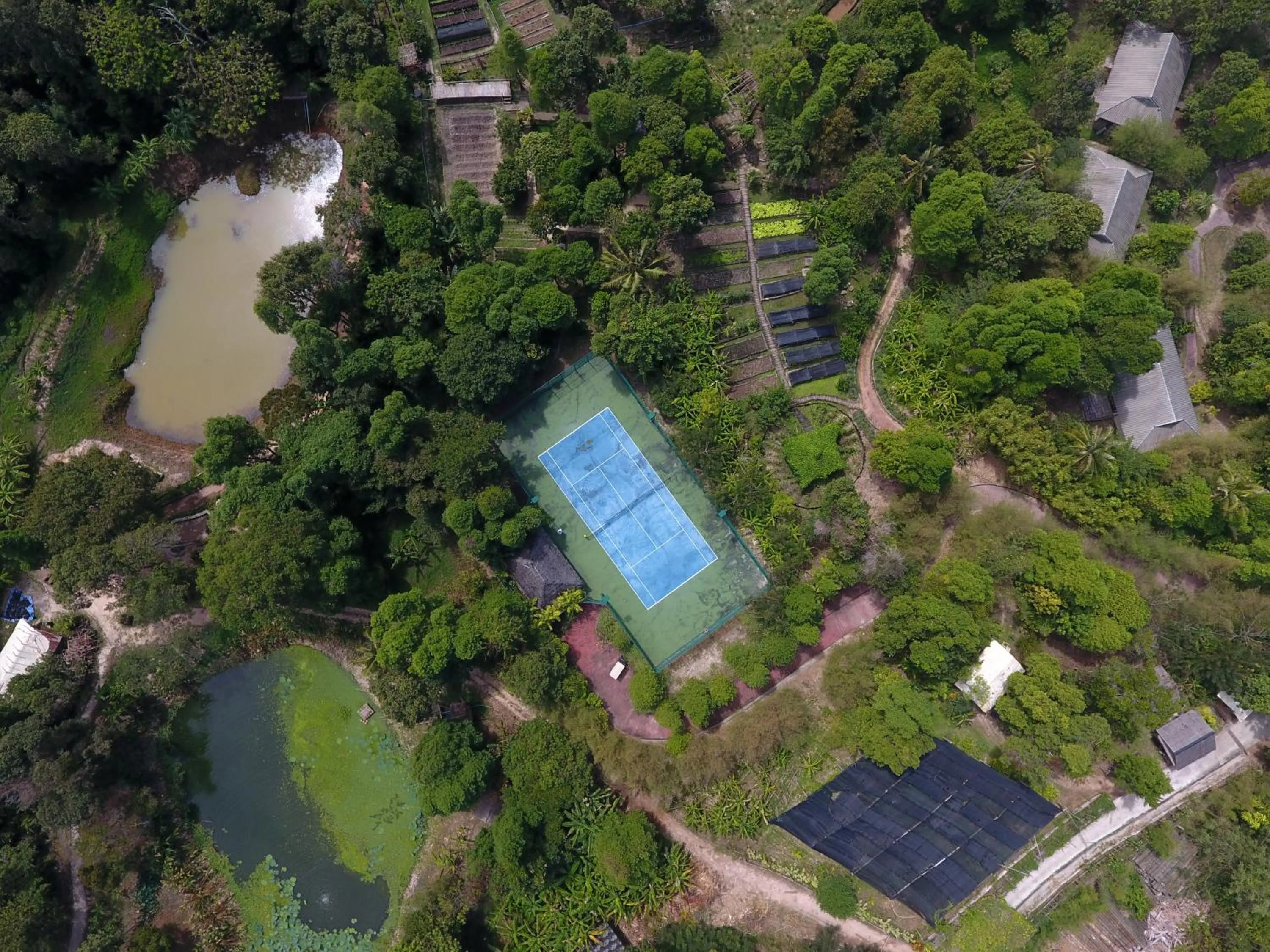 Tennis court in Soneva Kiri