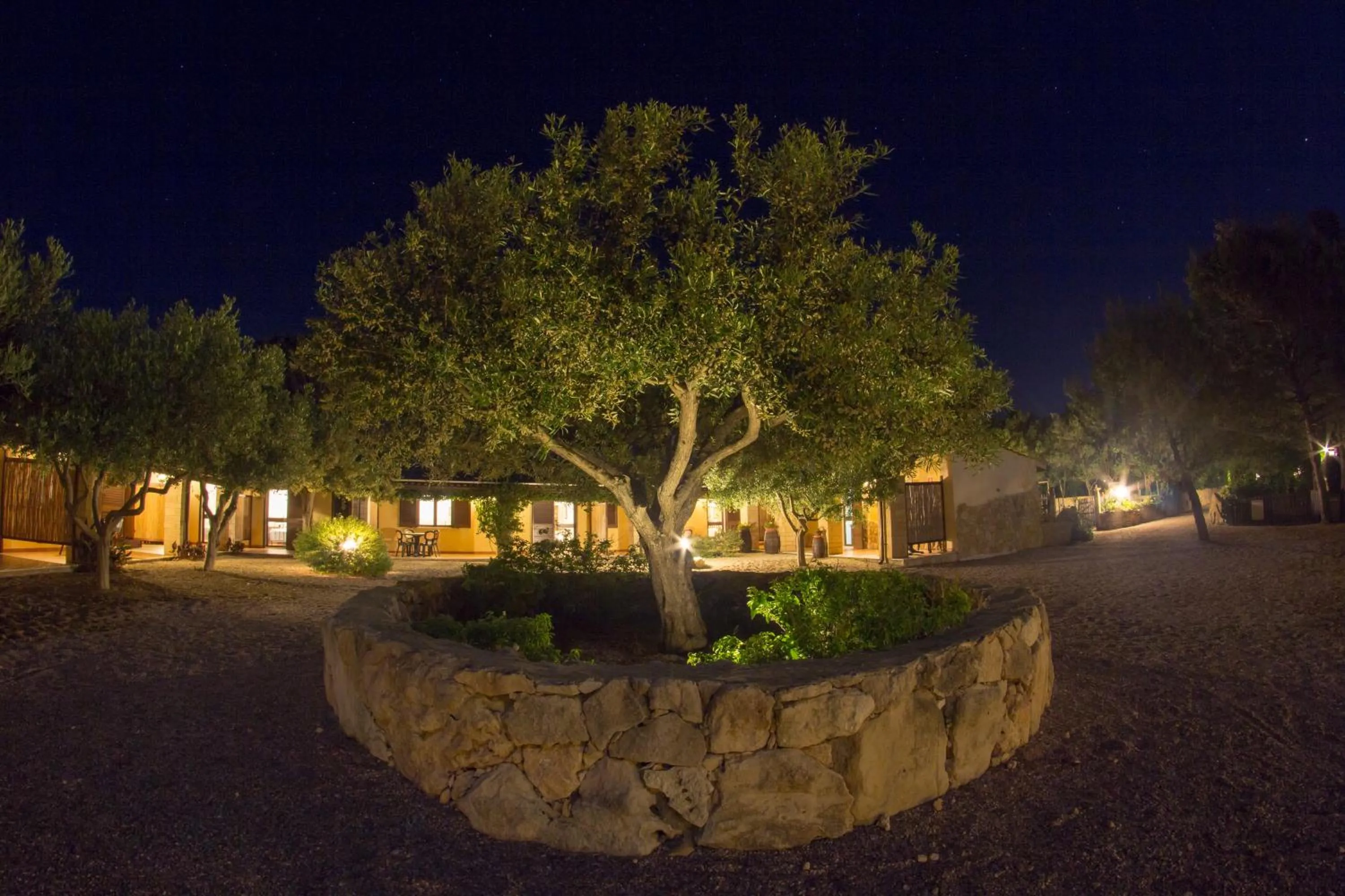 Night in Albergo Residenziale Menhirs