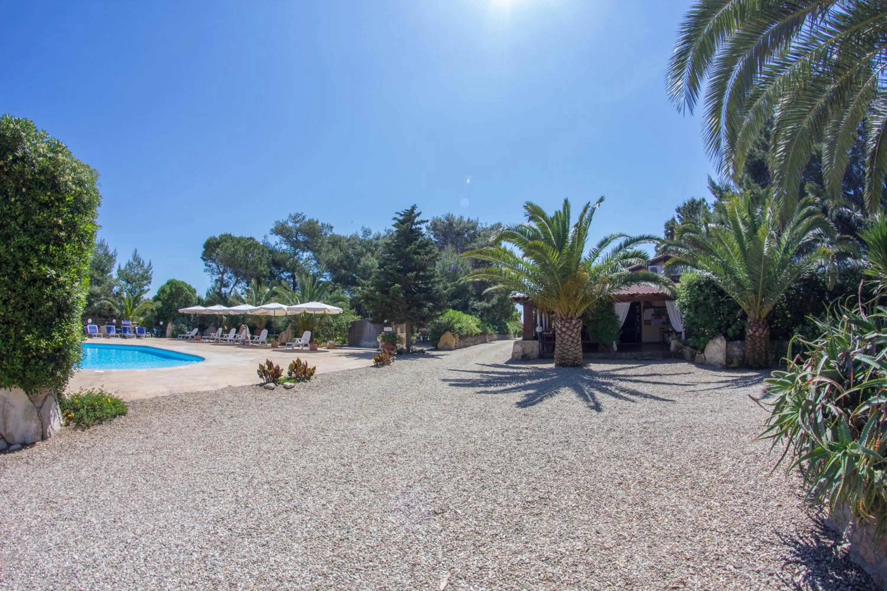 Garden in Albergo Residenziale Menhirs