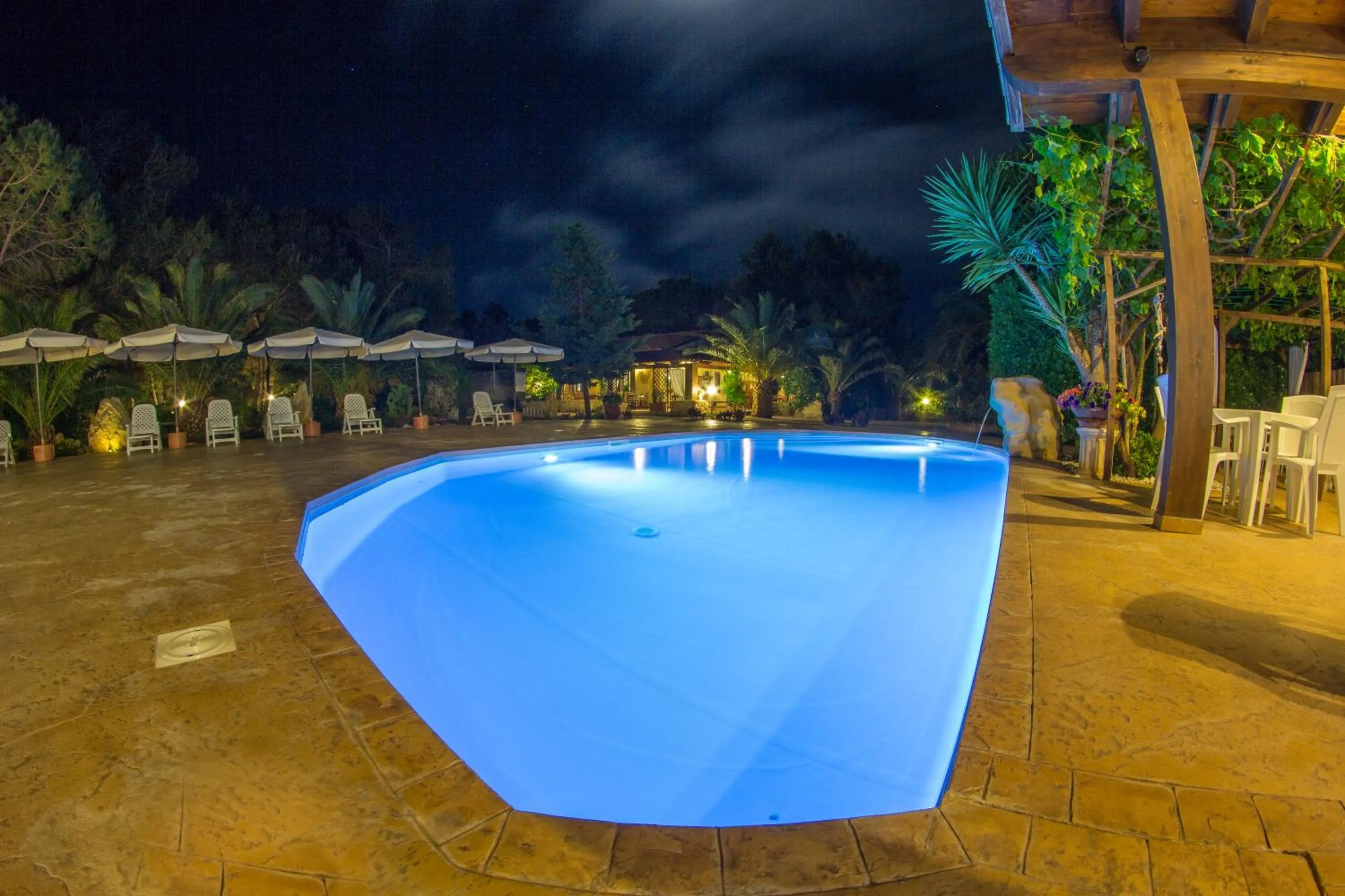 Swimming pool in Albergo Residenziale Menhirs