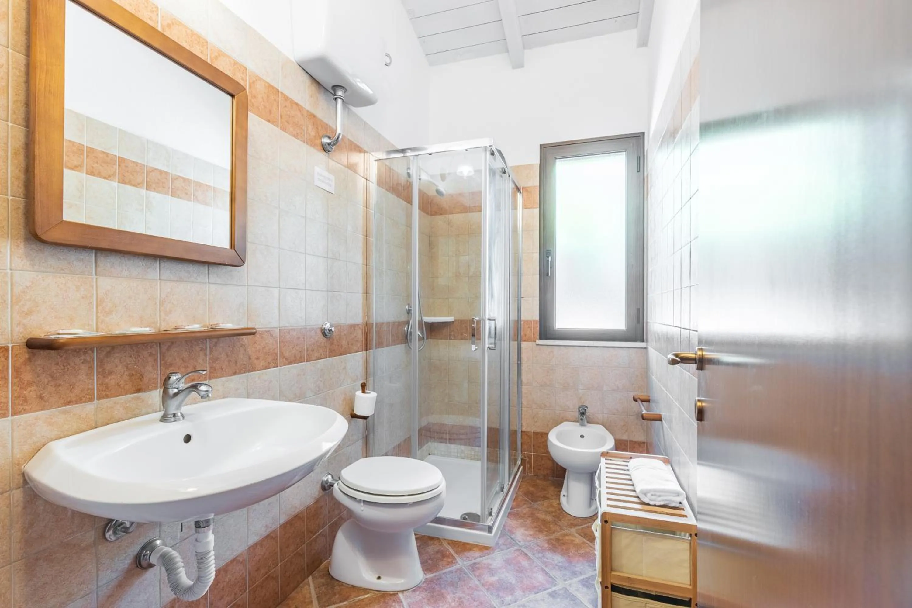 Shower in Albergo Residenziale Menhirs