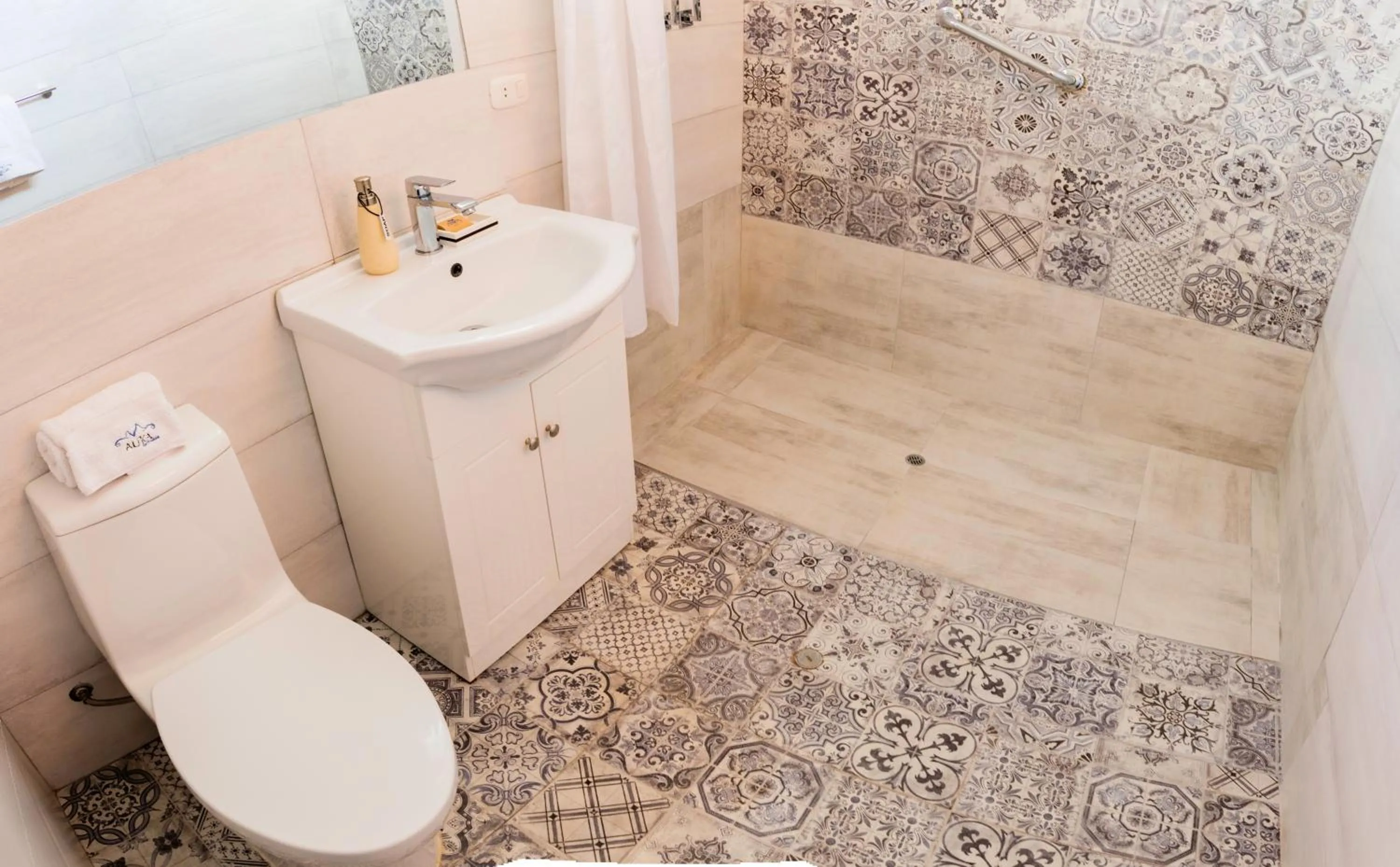 Shower in Auka Boutique San Blas