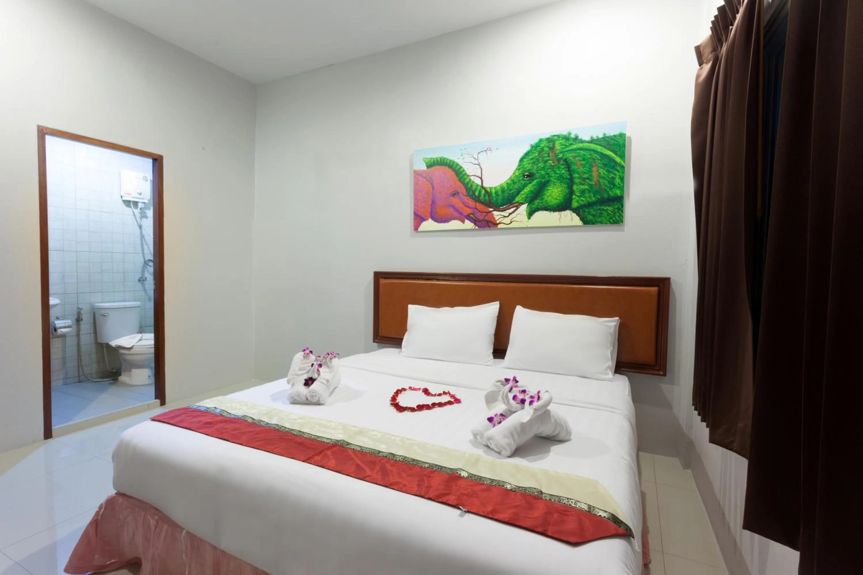 Photo of the whole room, Bed in Freedom Hotel