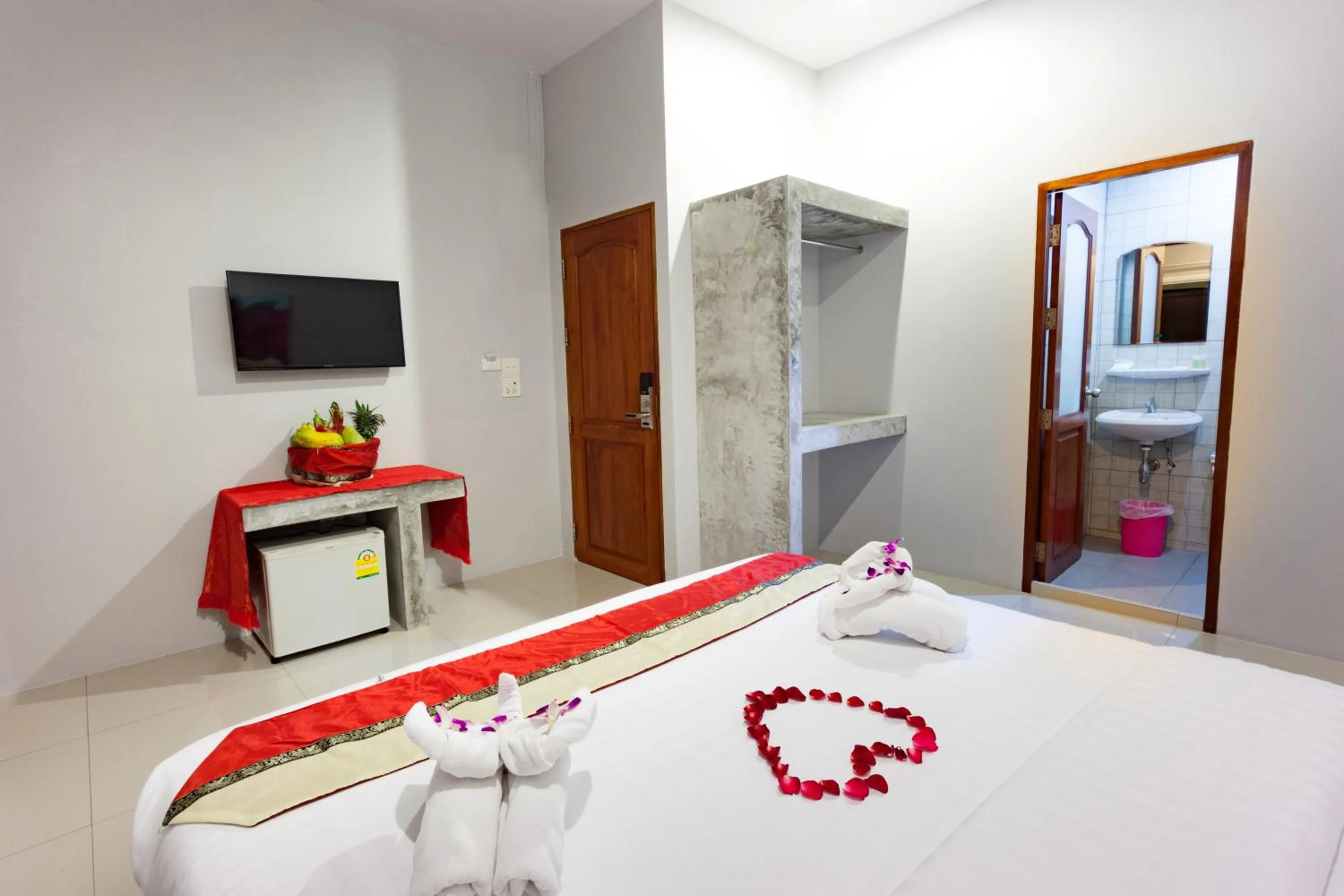 Photo of the whole room, Bed in Freedom Hotel