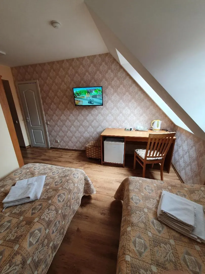 Photo of the whole room, Bed in Raze