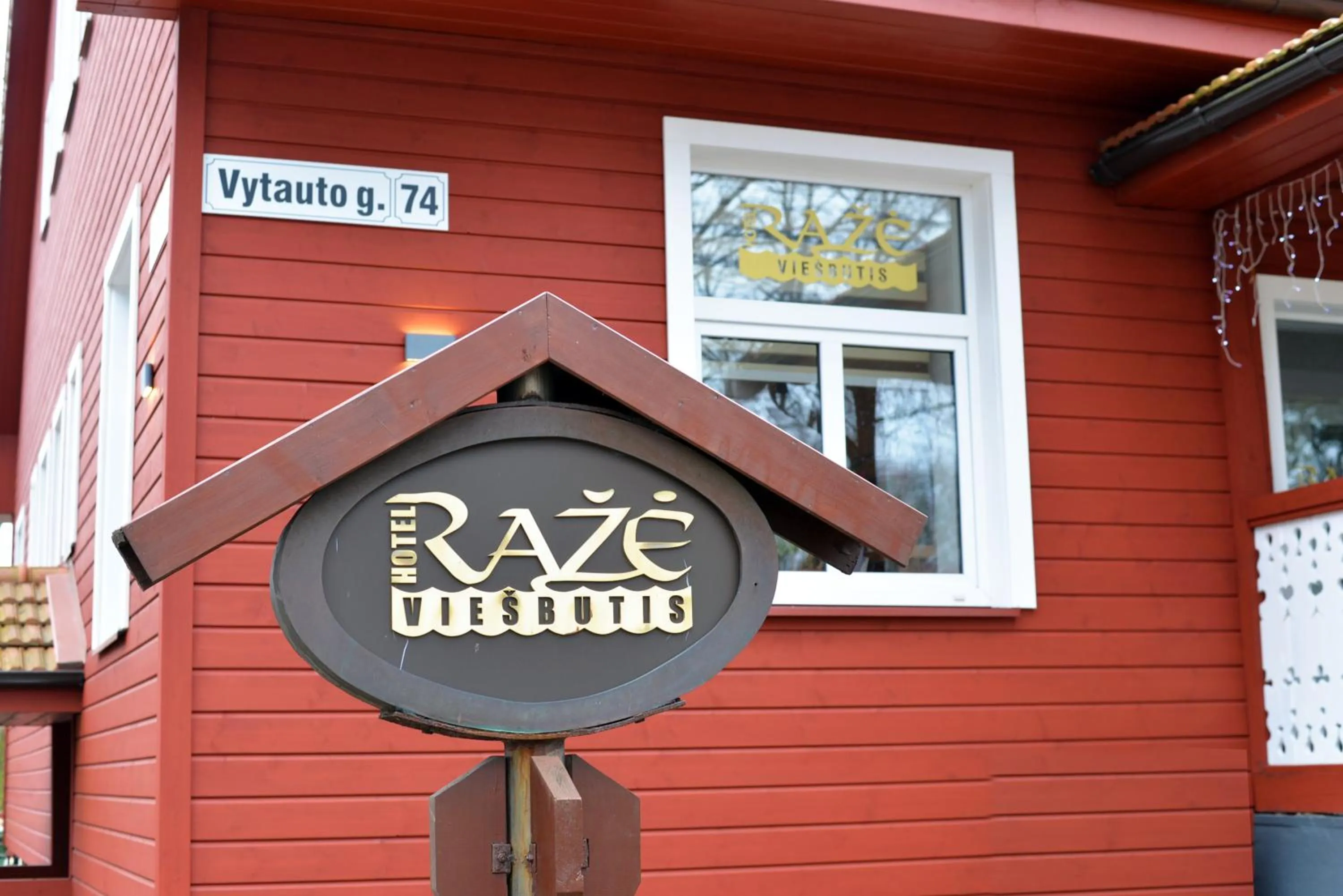 Property logo or sign in Raze