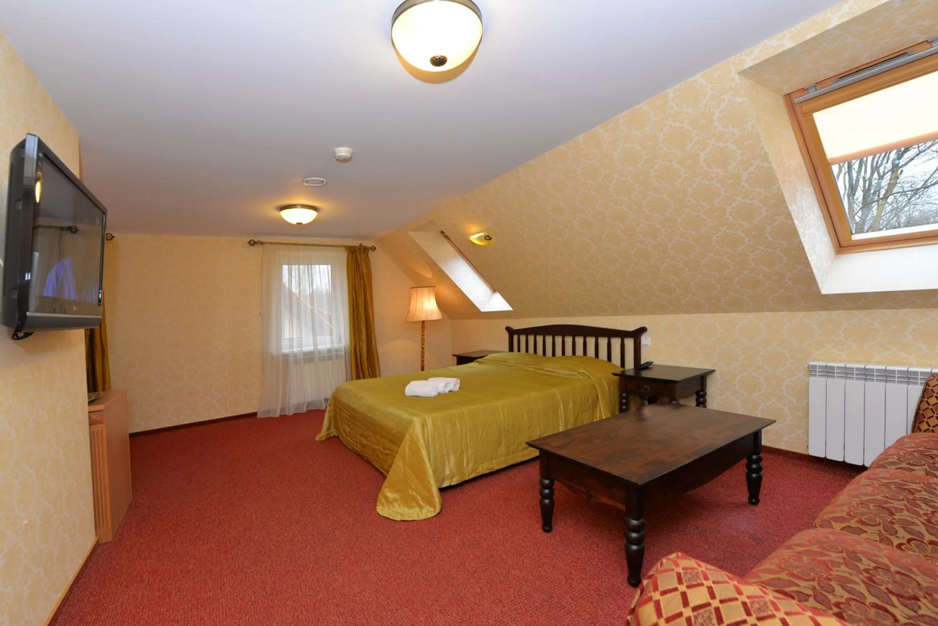 Photo of the whole room, Bed in Raze