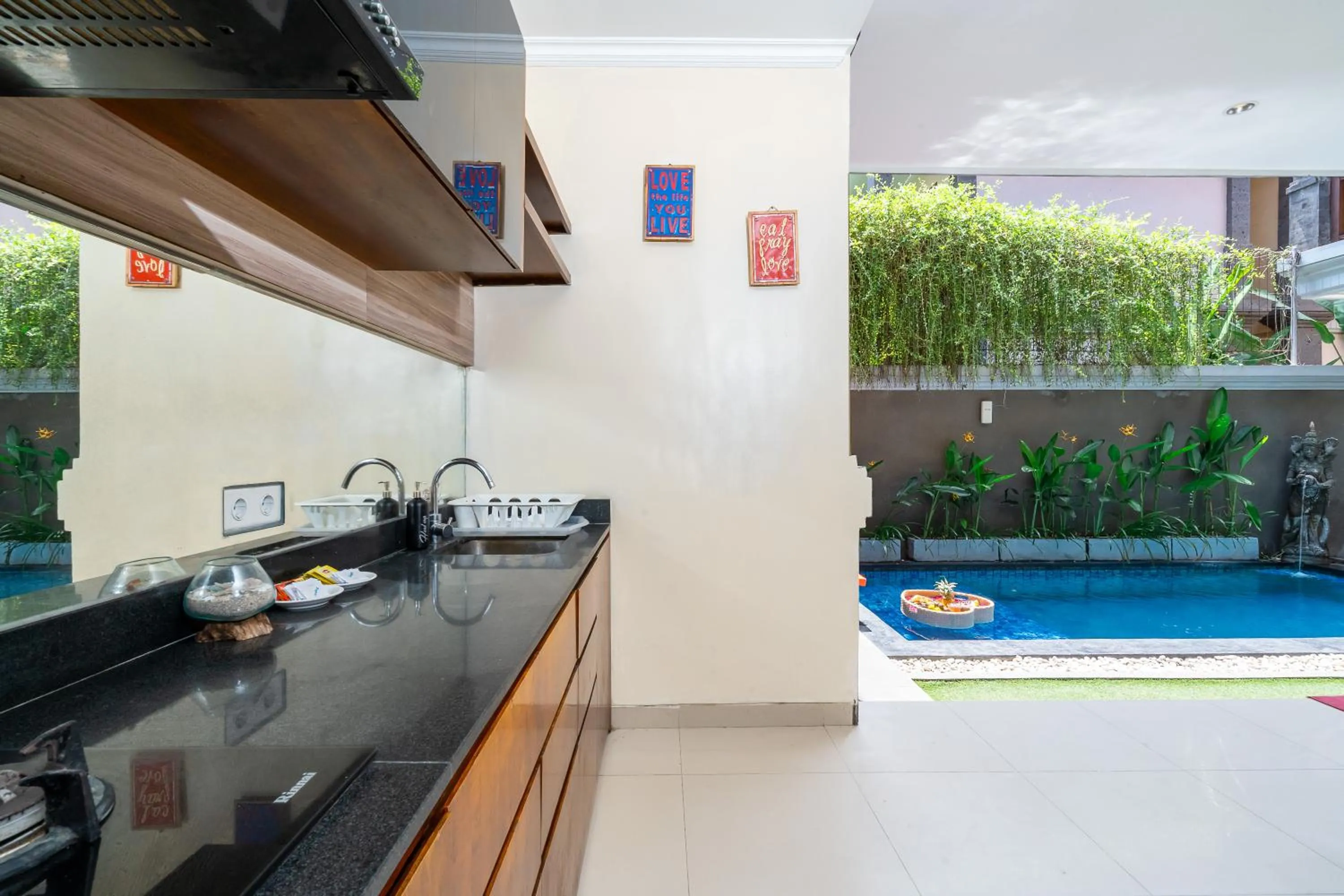 Kitchen or kitchenette in De' Bharata Bali Villas