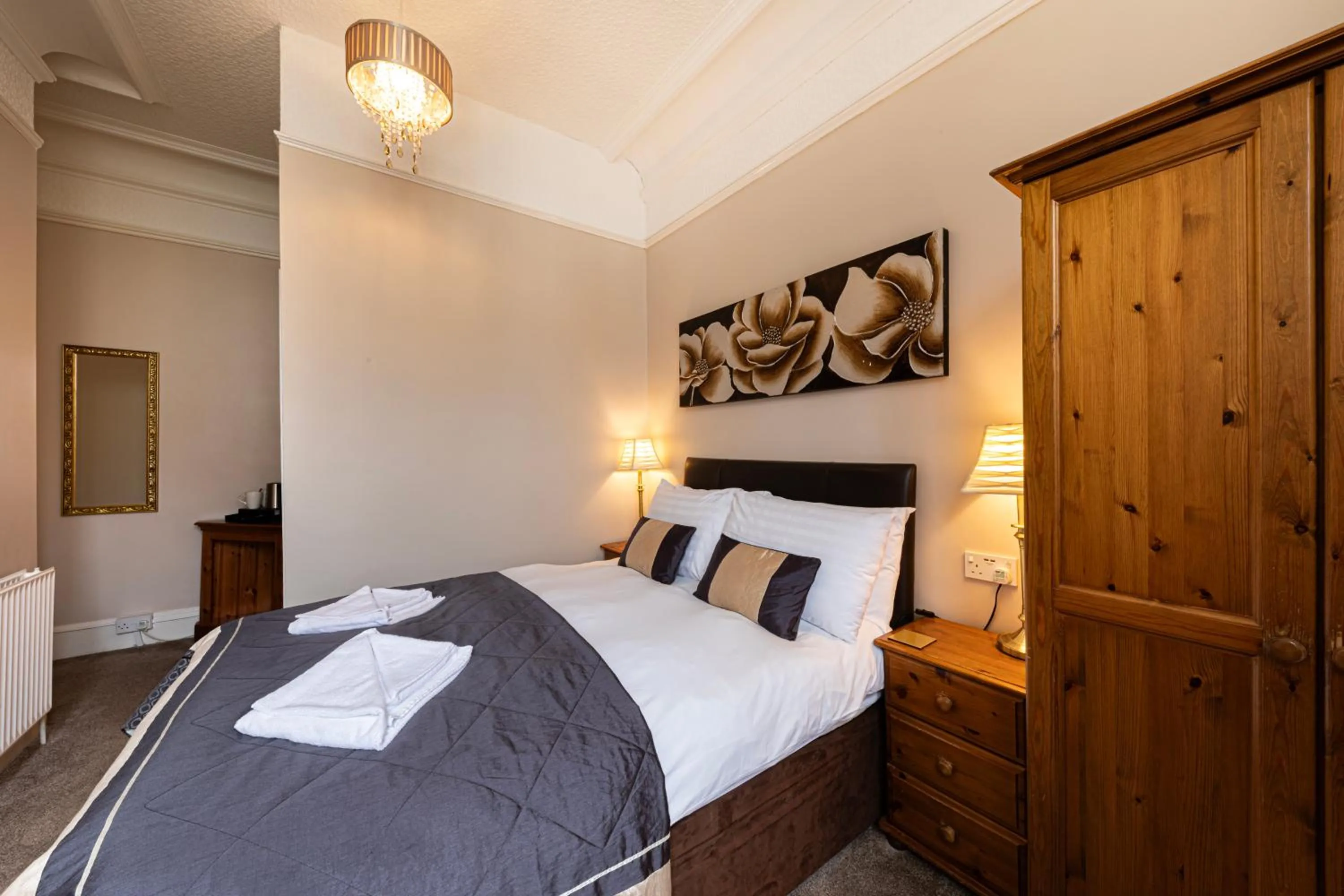 Bedroom, Bed in The Annan Hotel