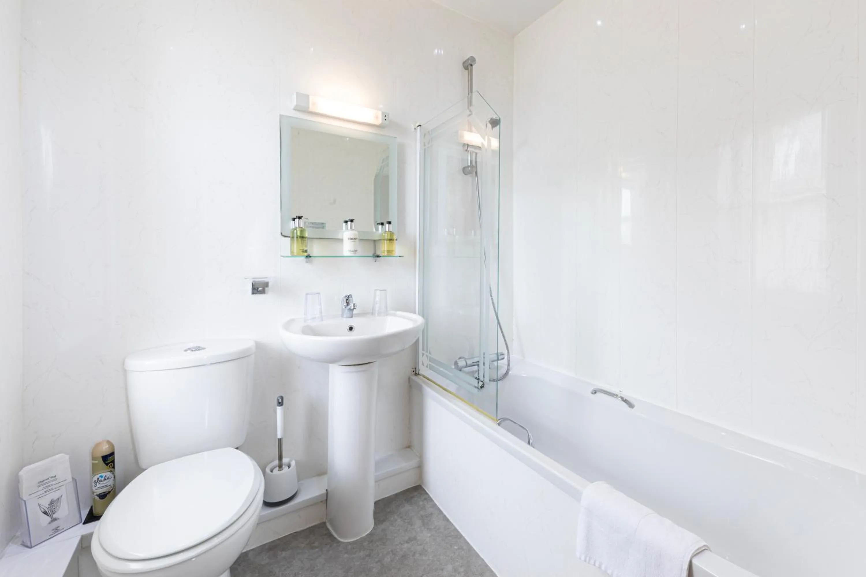 Bathroom in The Annan Hotel