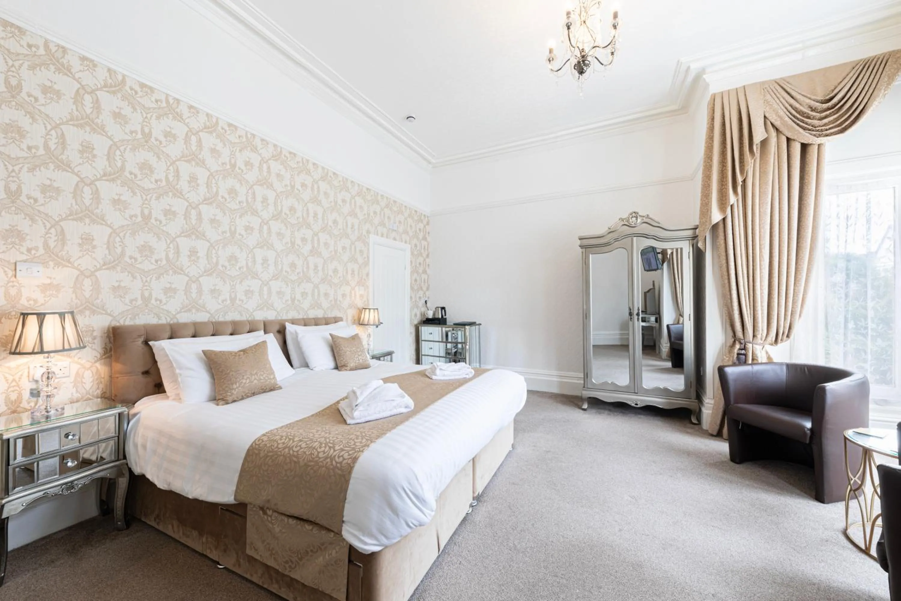 Photo of the whole room, Bed in The Annan Hotel