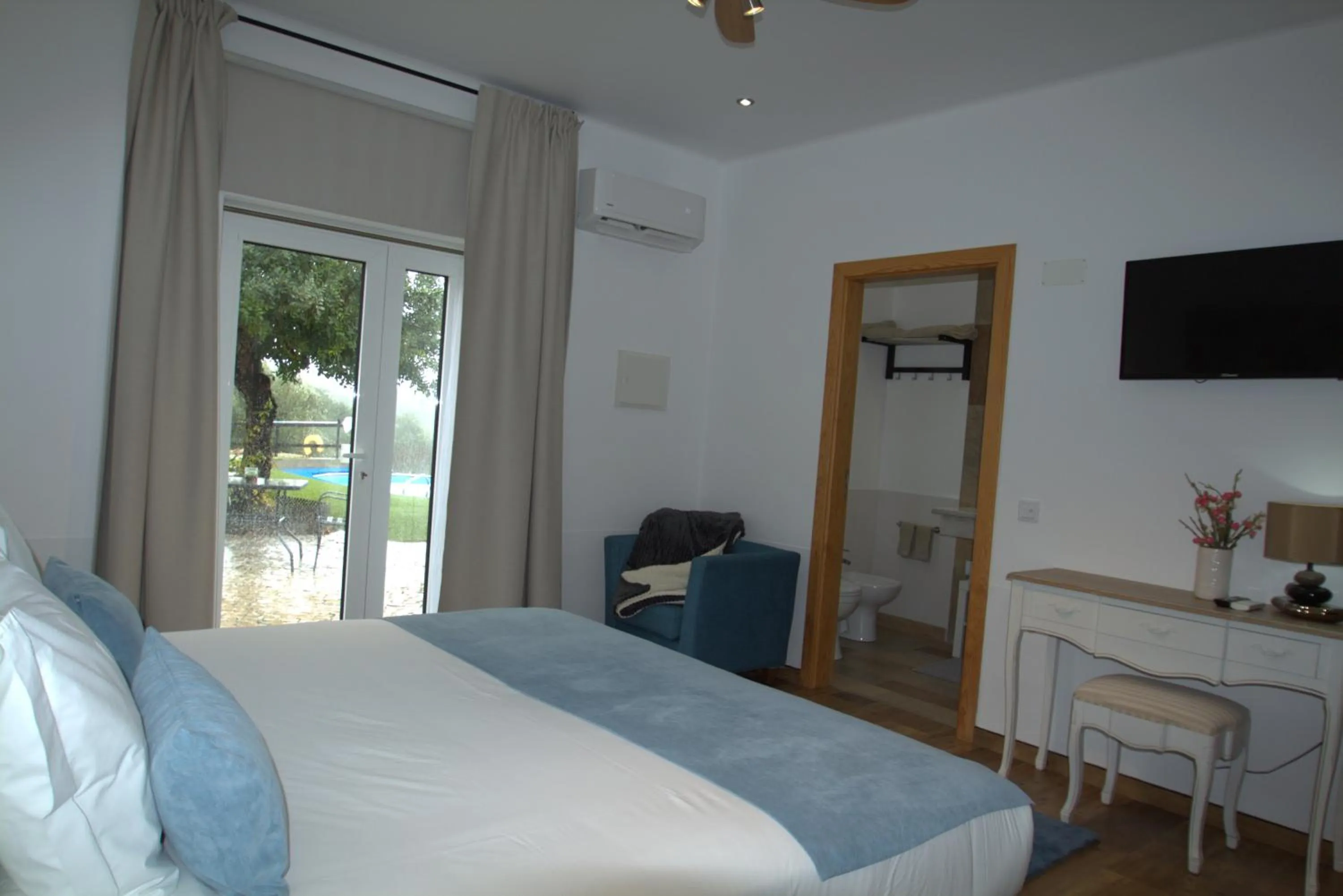 TV and multimedia, Bed in Monte das Perdizes