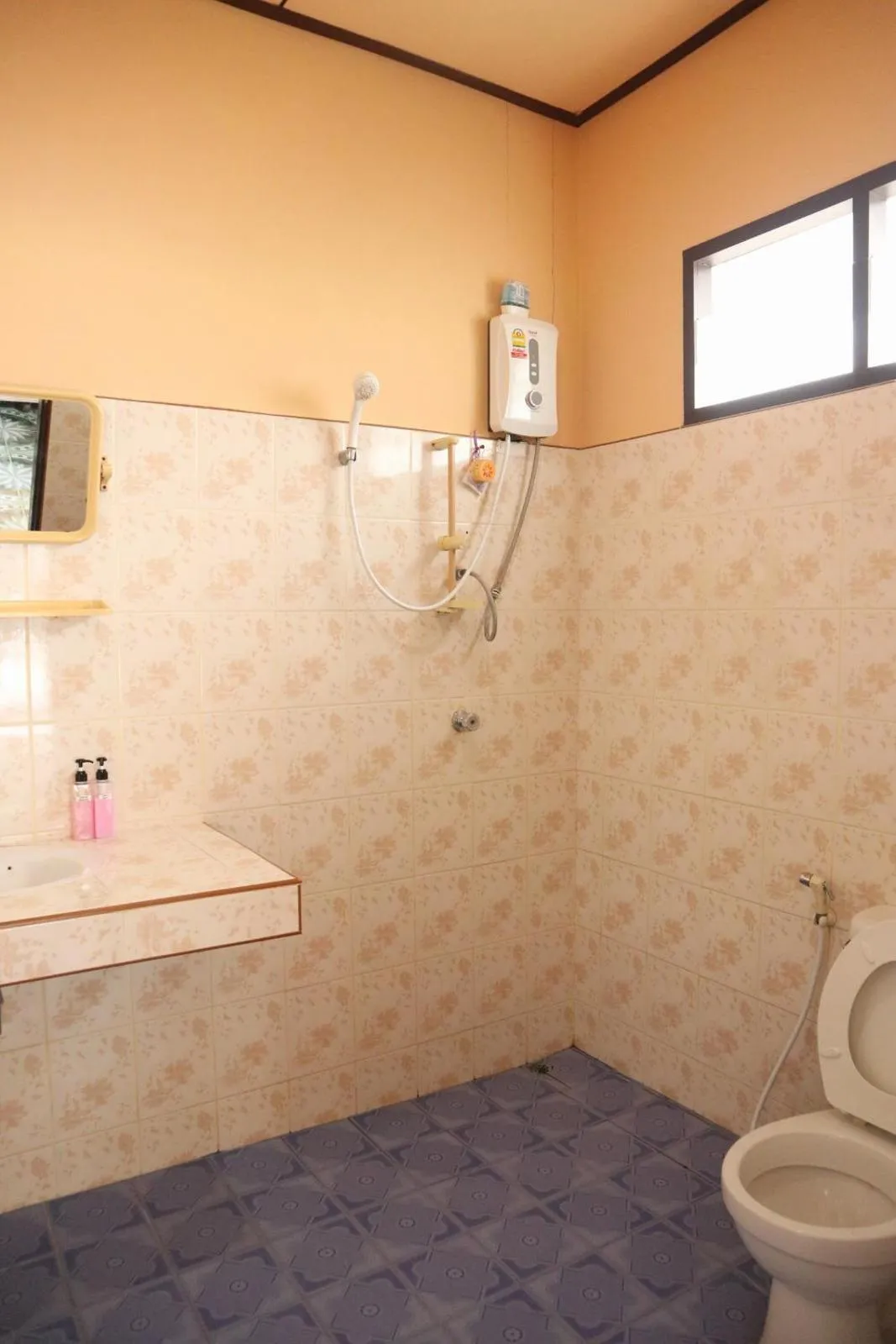 Shower in Island View Bungalows