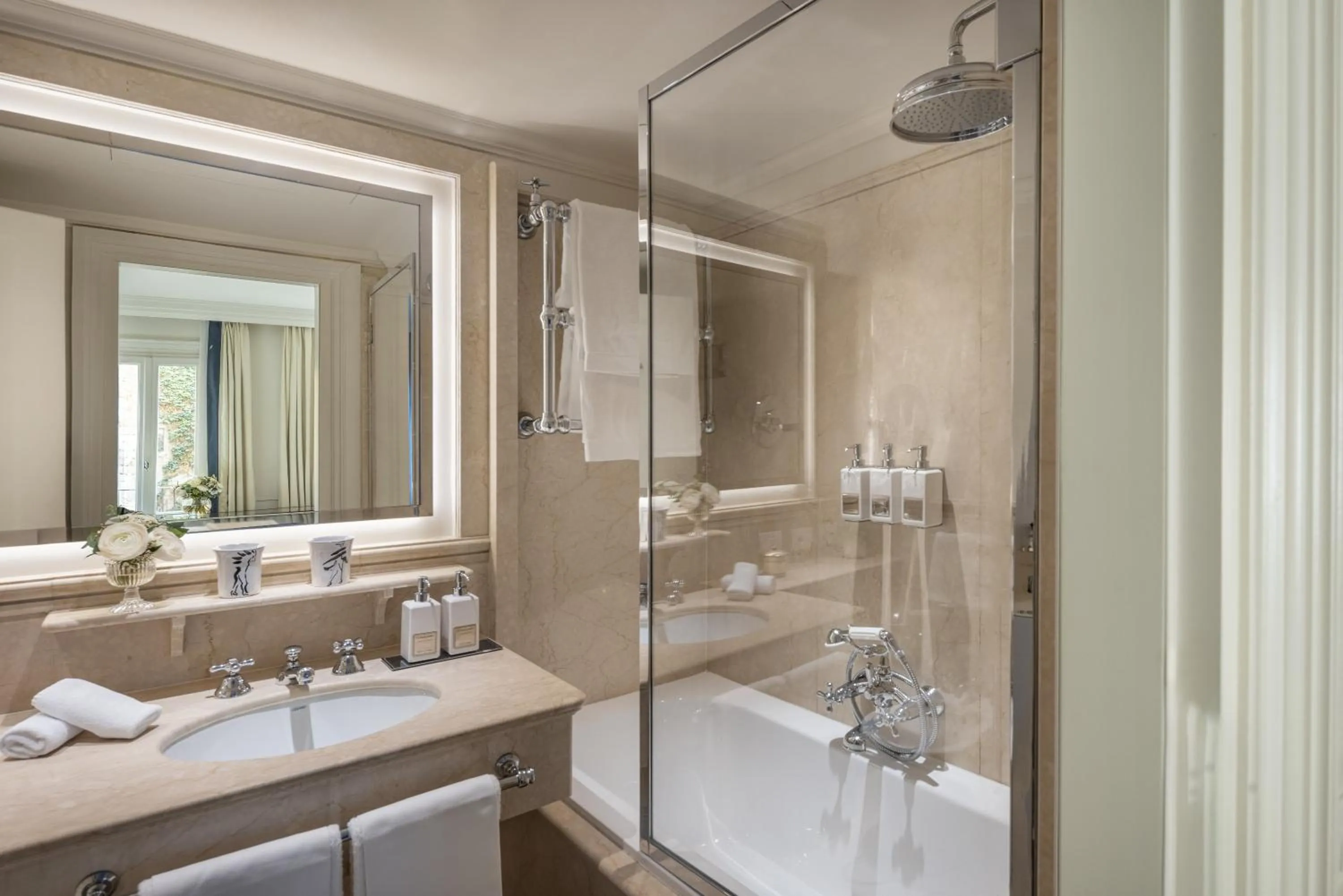 Bathroom in Hotel Lungarno - Lungarno Collection