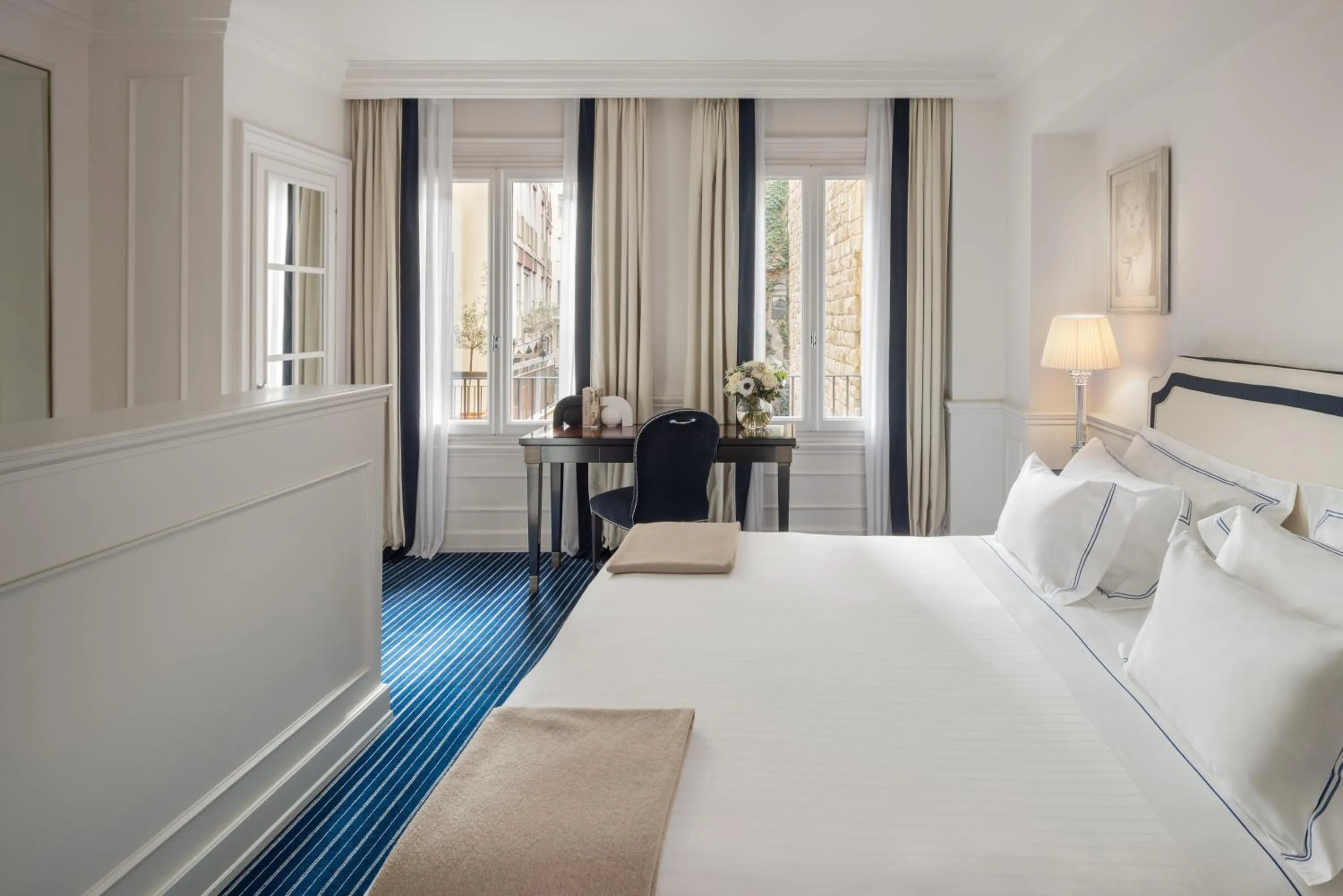 Bedroom, Bed in Hotel Lungarno - Lungarno Collection