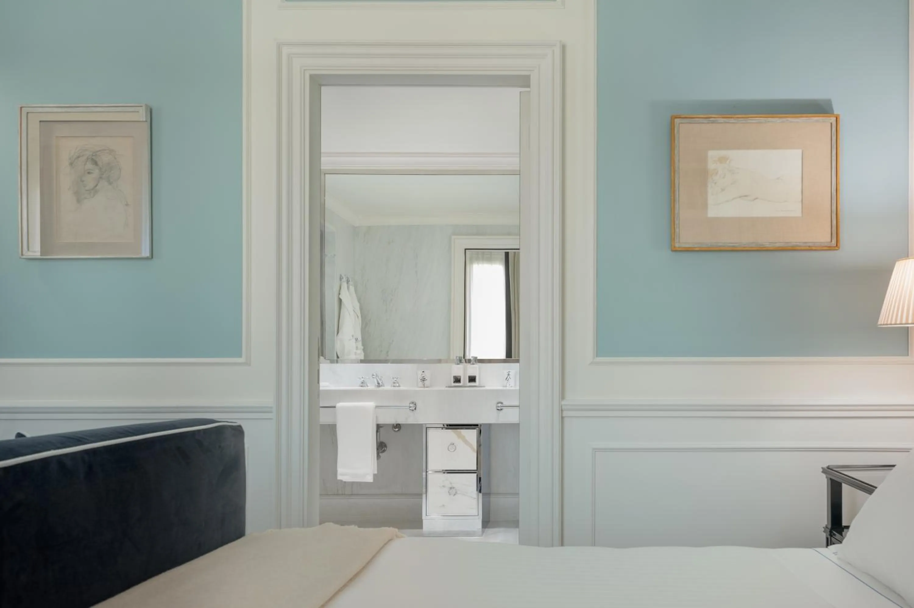 Photo of the whole room, Bed in Hotel Lungarno - Lungarno Collection