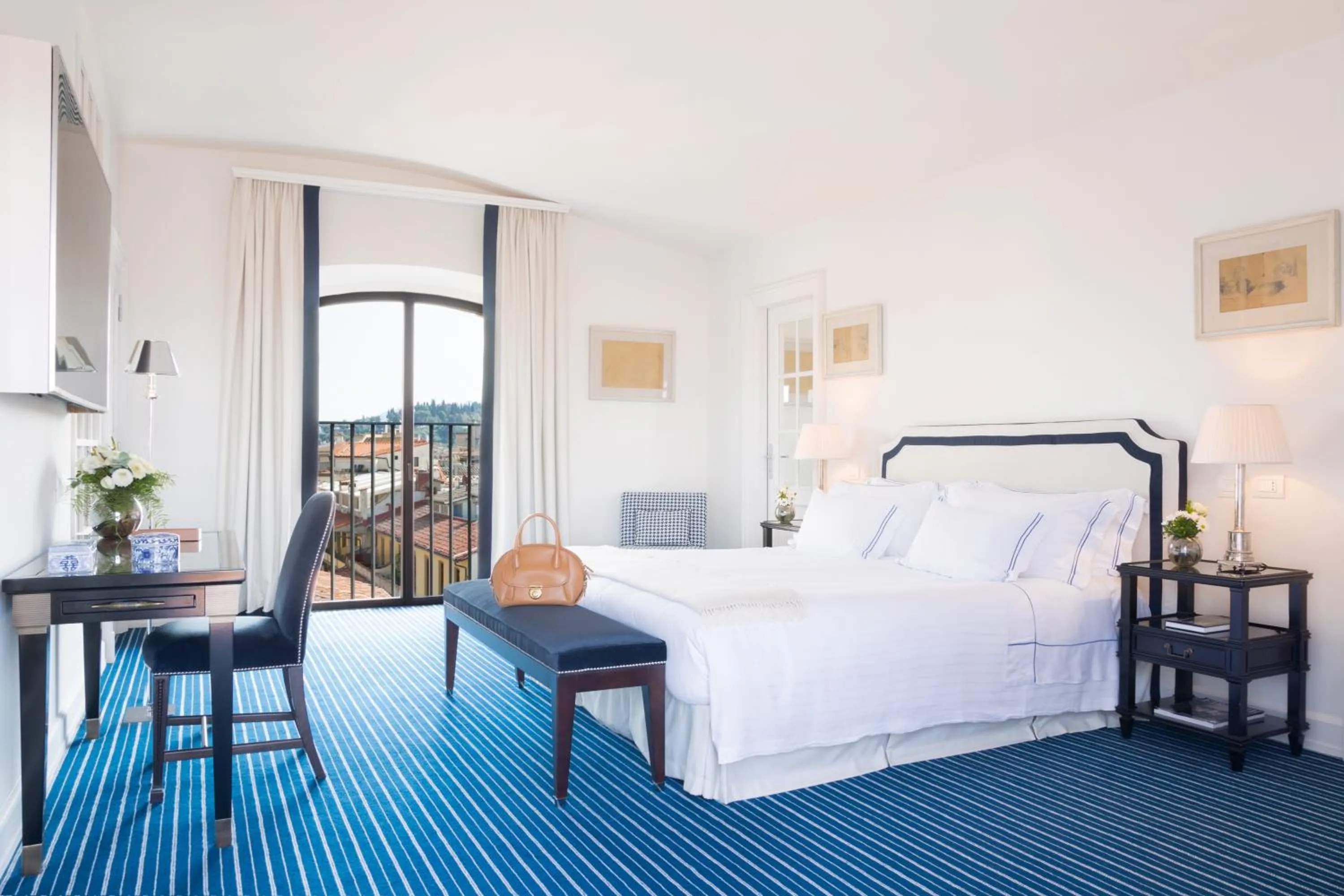 Bedroom, Bed in Hotel Lungarno - Lungarno Collection