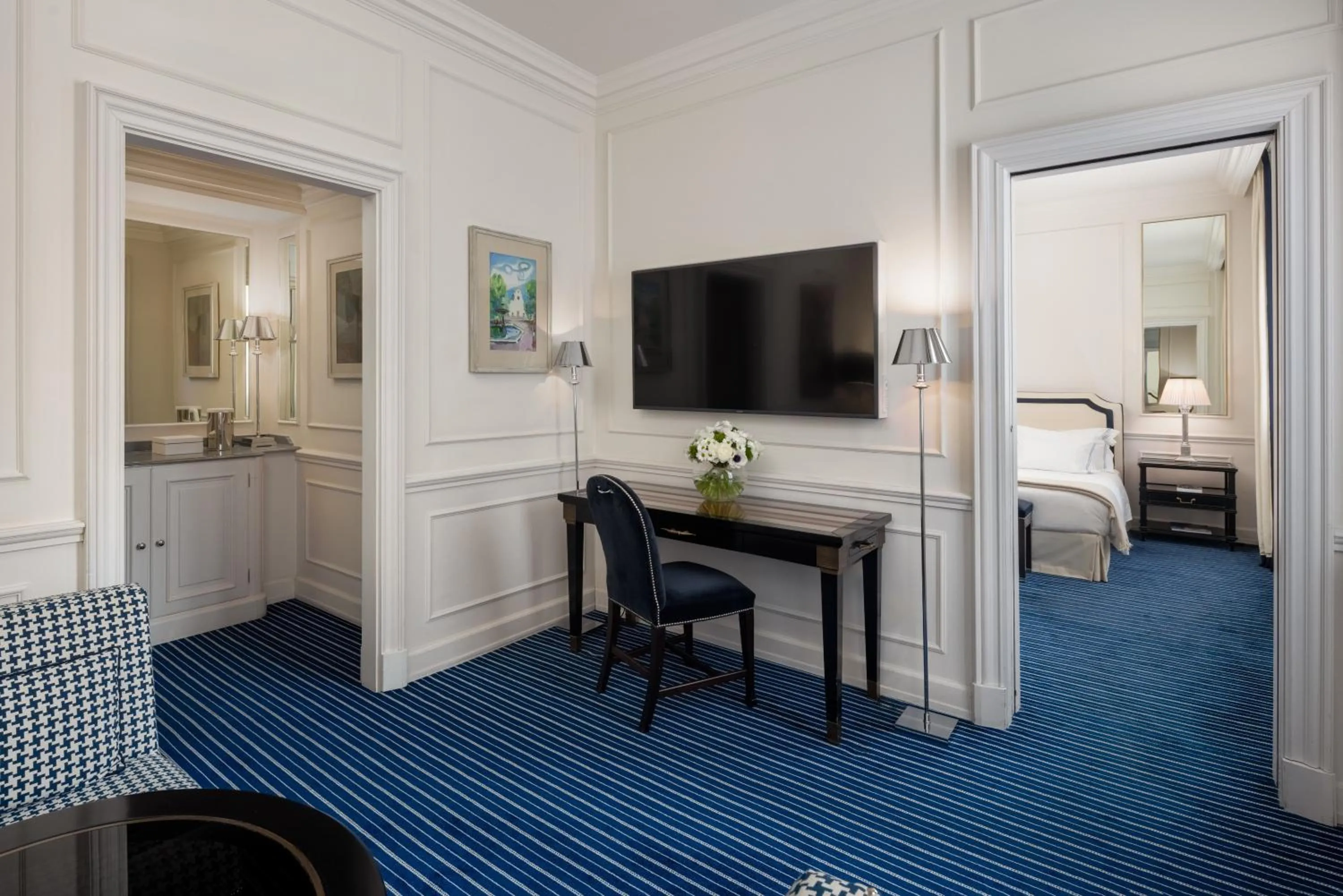 Seating area, Bed in Hotel Lungarno - Lungarno Collection