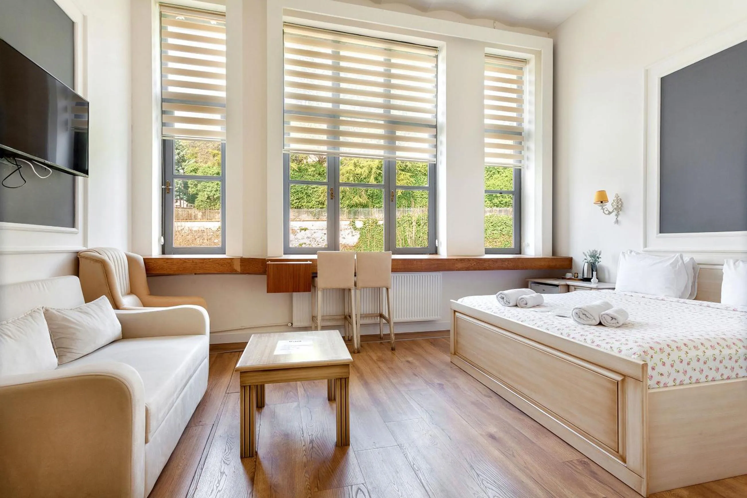 Photo of the whole room, Bed in Cezayir Rooms