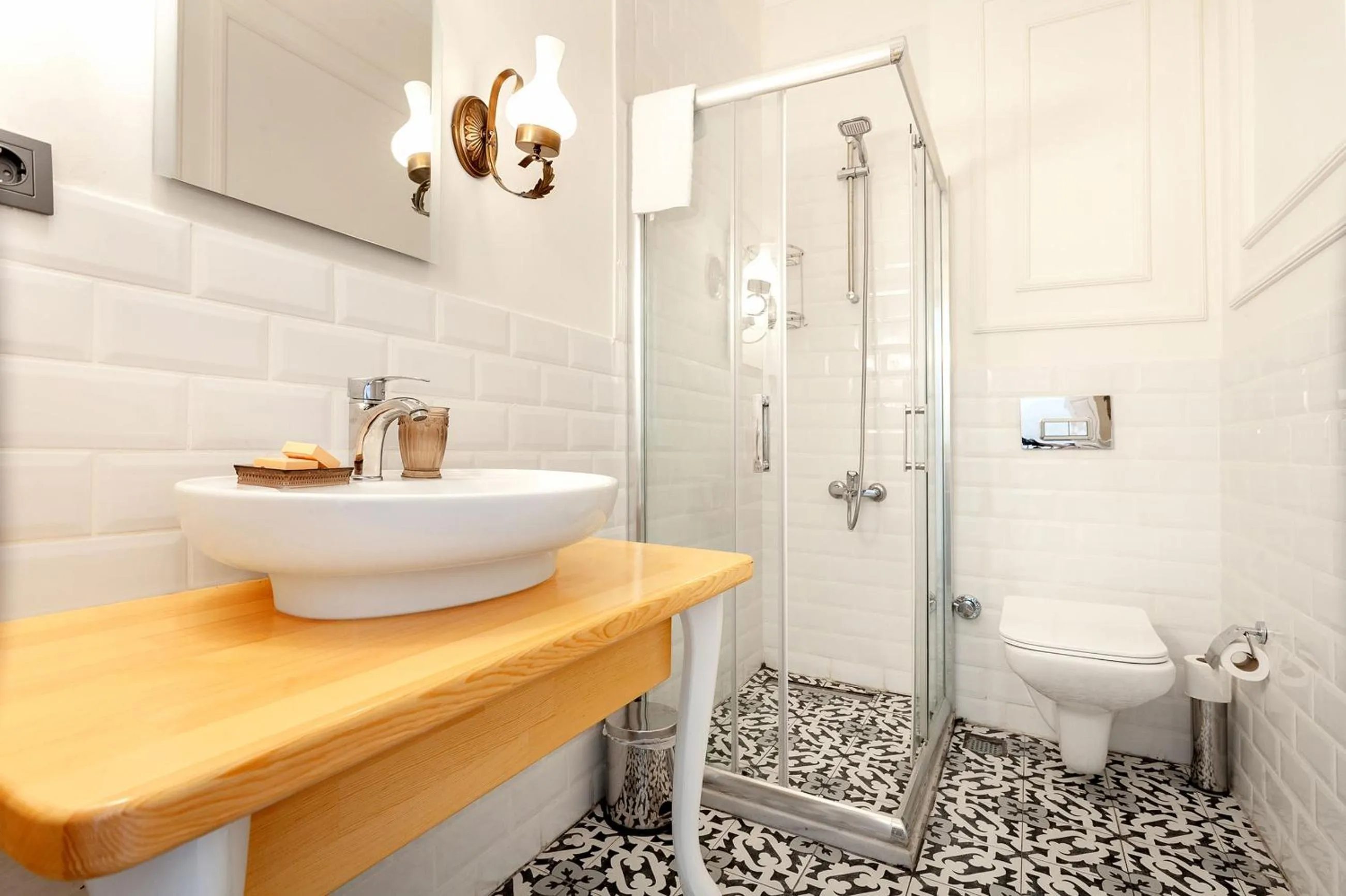 Shower in Cezayir Rooms