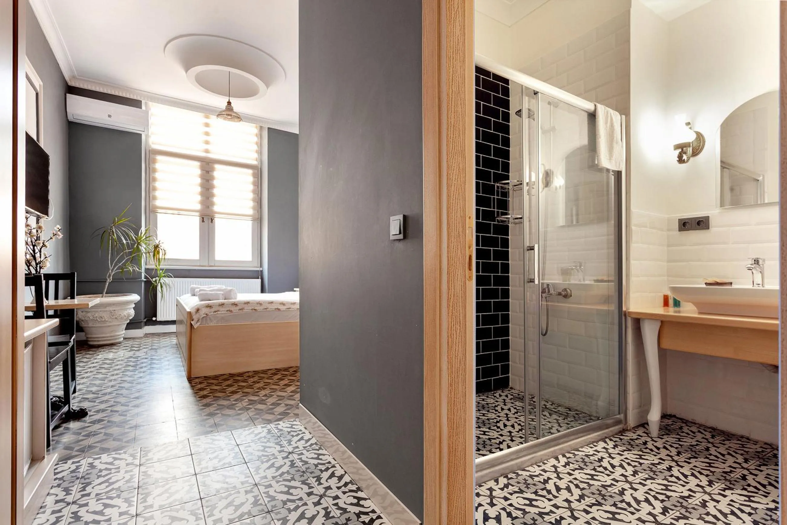 Shower in Cezayir Rooms