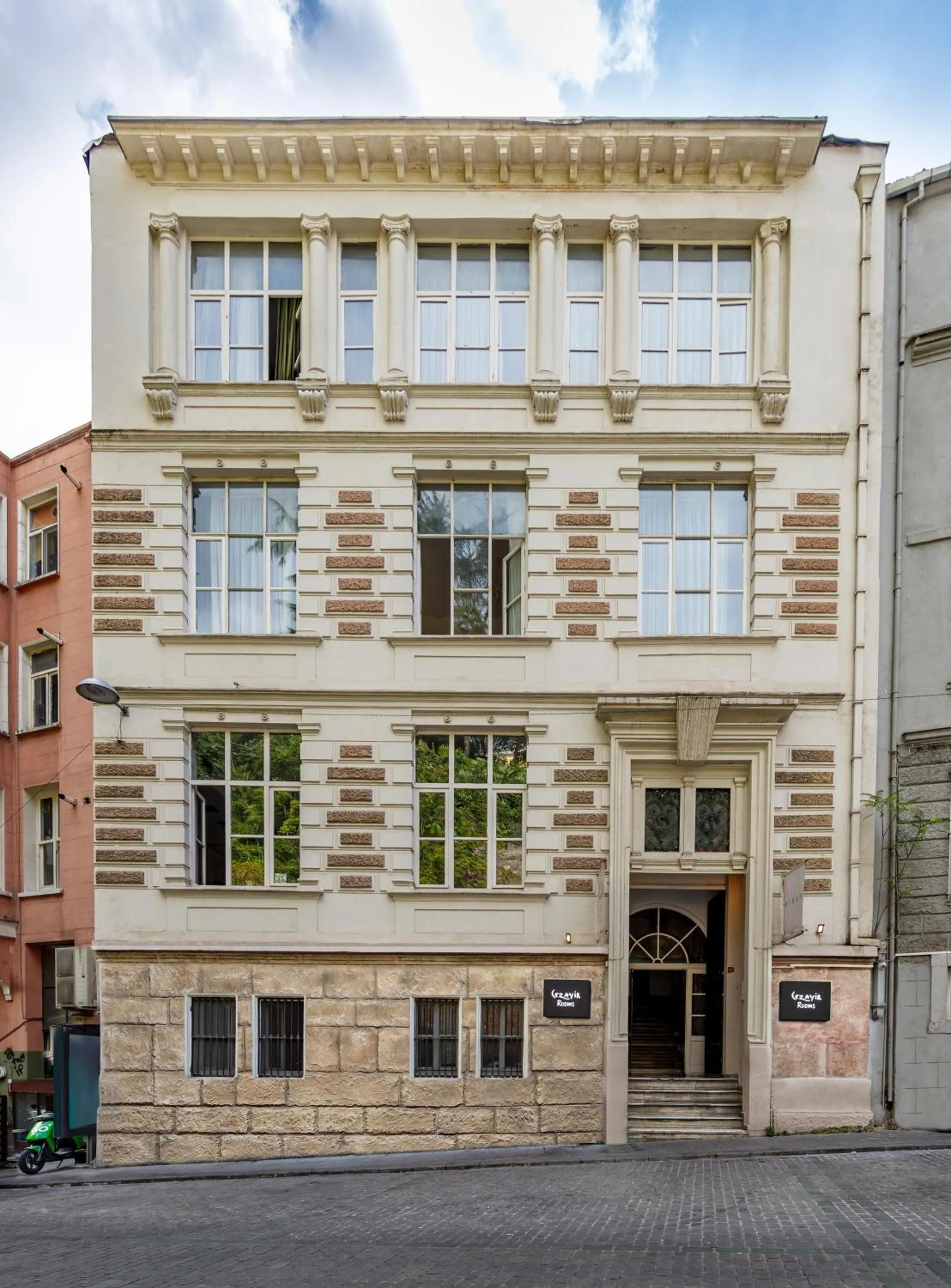 Property building in Cezayir Rooms