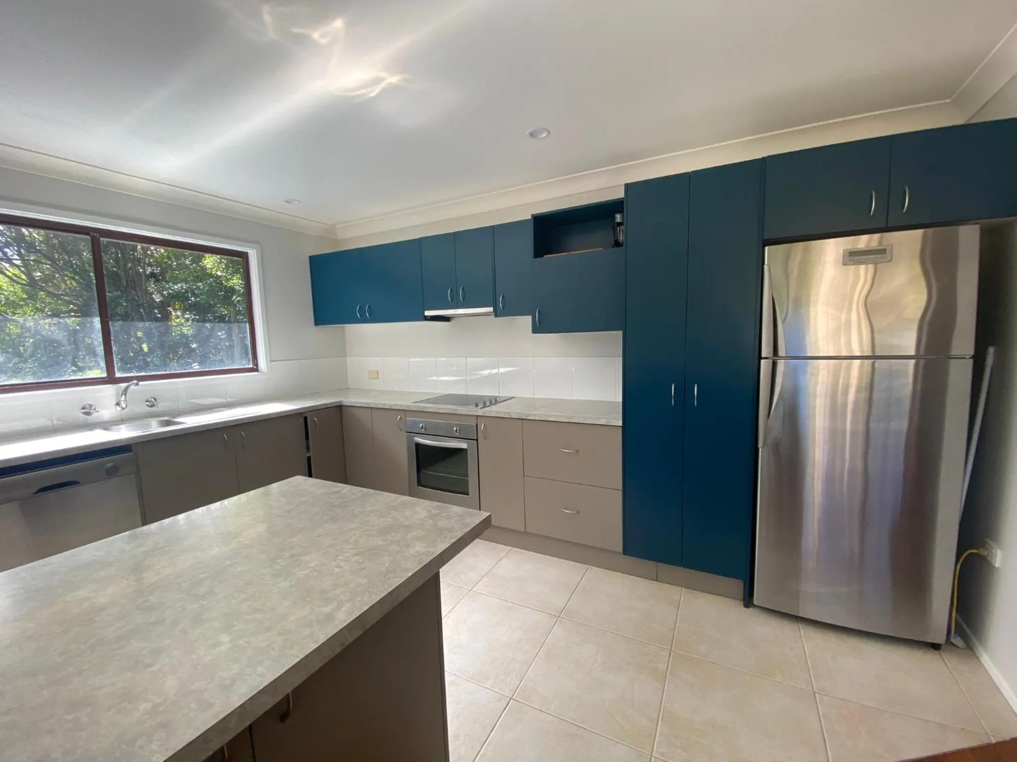 Kitchen or kitchenette in Tiona Holiday Park