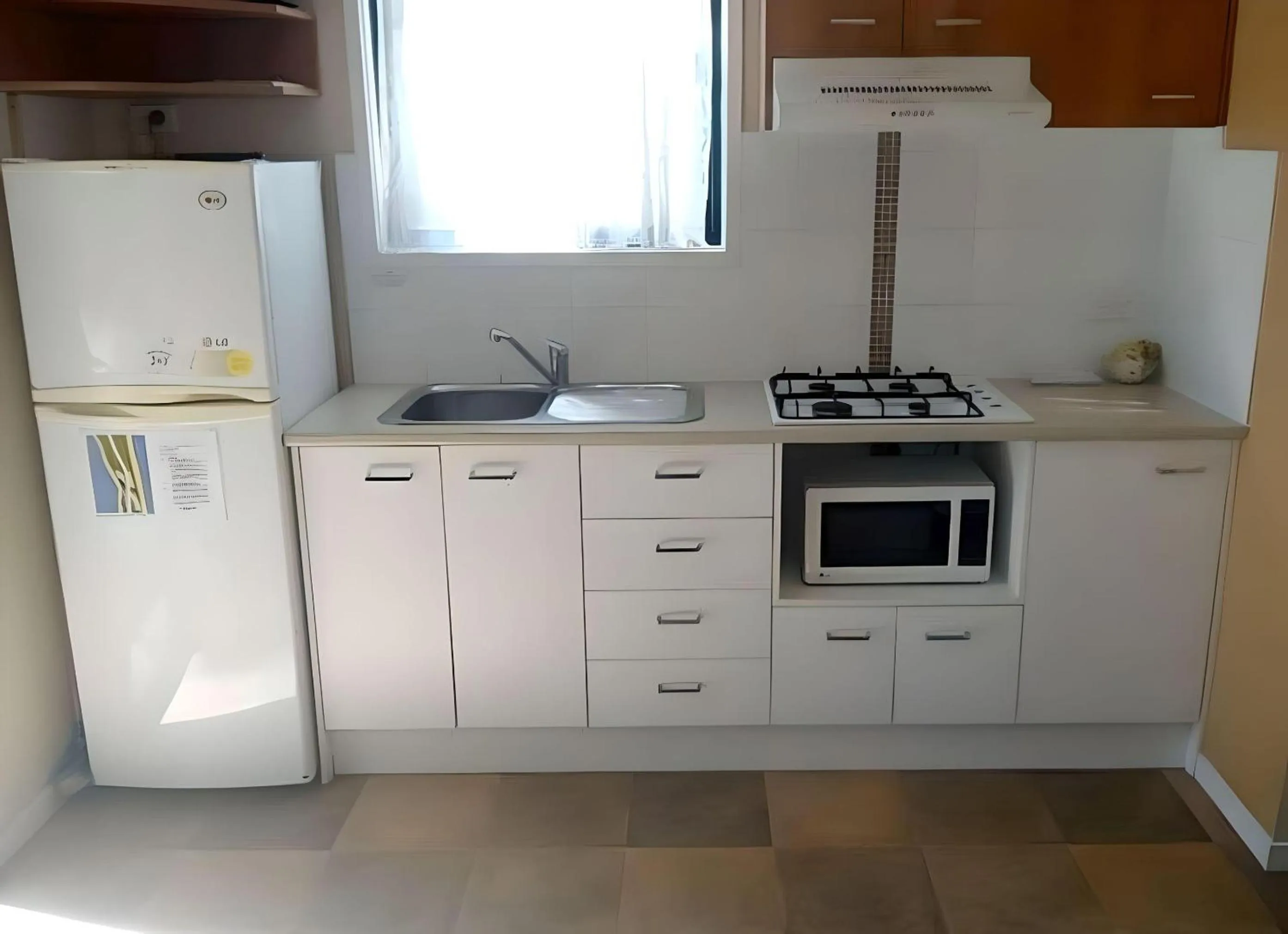 Kitchen or kitchenette in Tiona Holiday Park